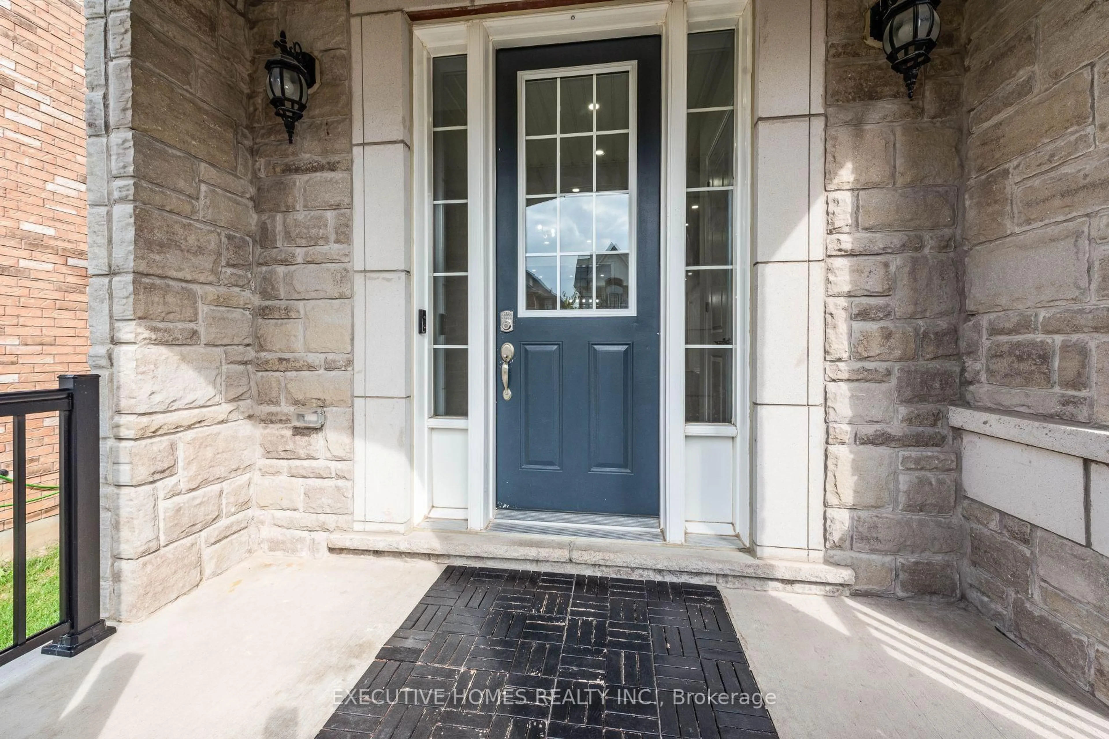 Indoor entryway for 64 Wildflower Lane, Halton Hills Ontario L7G 0M5
