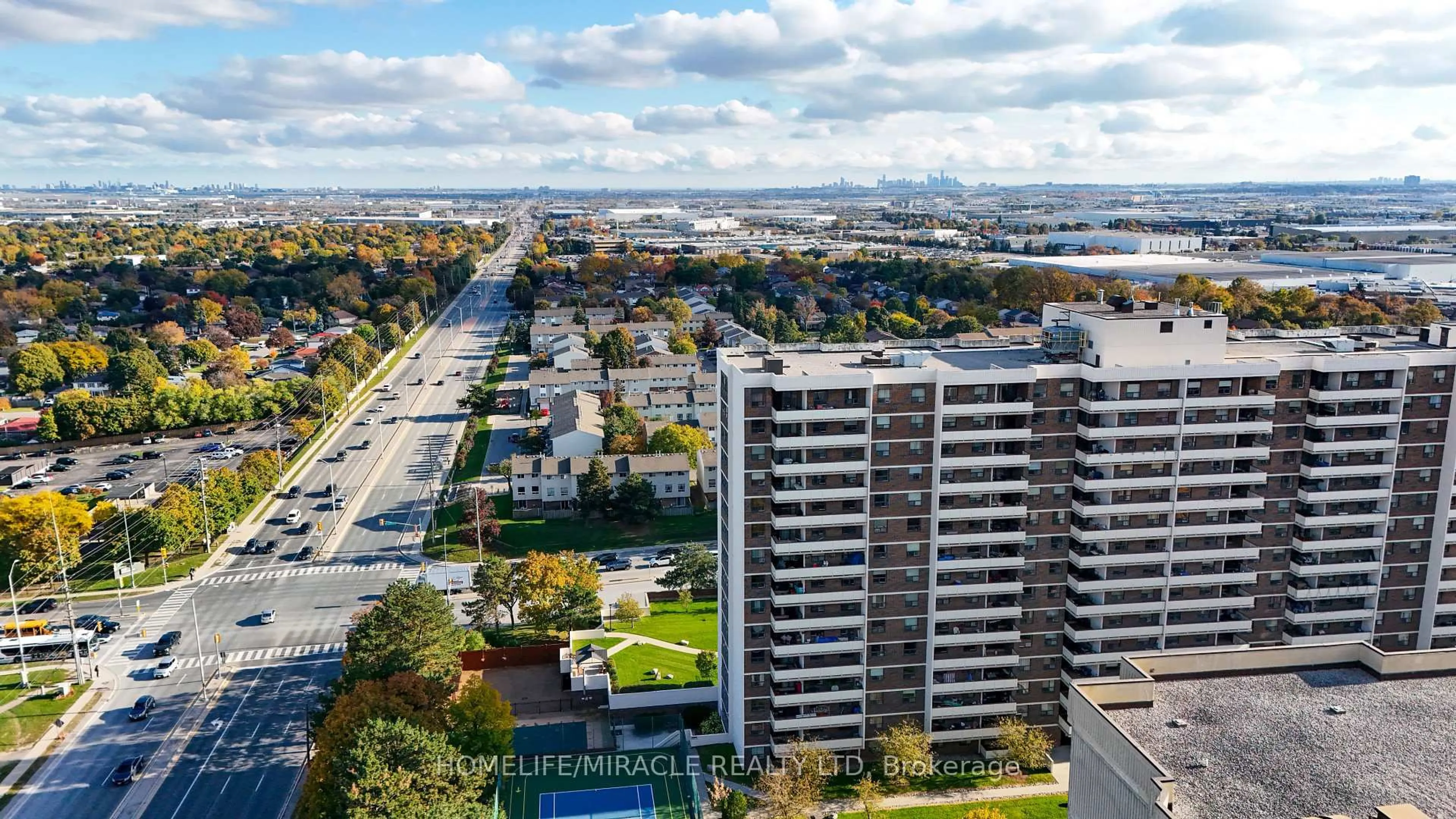 A pic from outside/outdoor area/front of a property/back of a property/a pic from drone, city buildings view from balcony for 5 Lisa St #1404, Brampton Ontario L6T 4T4