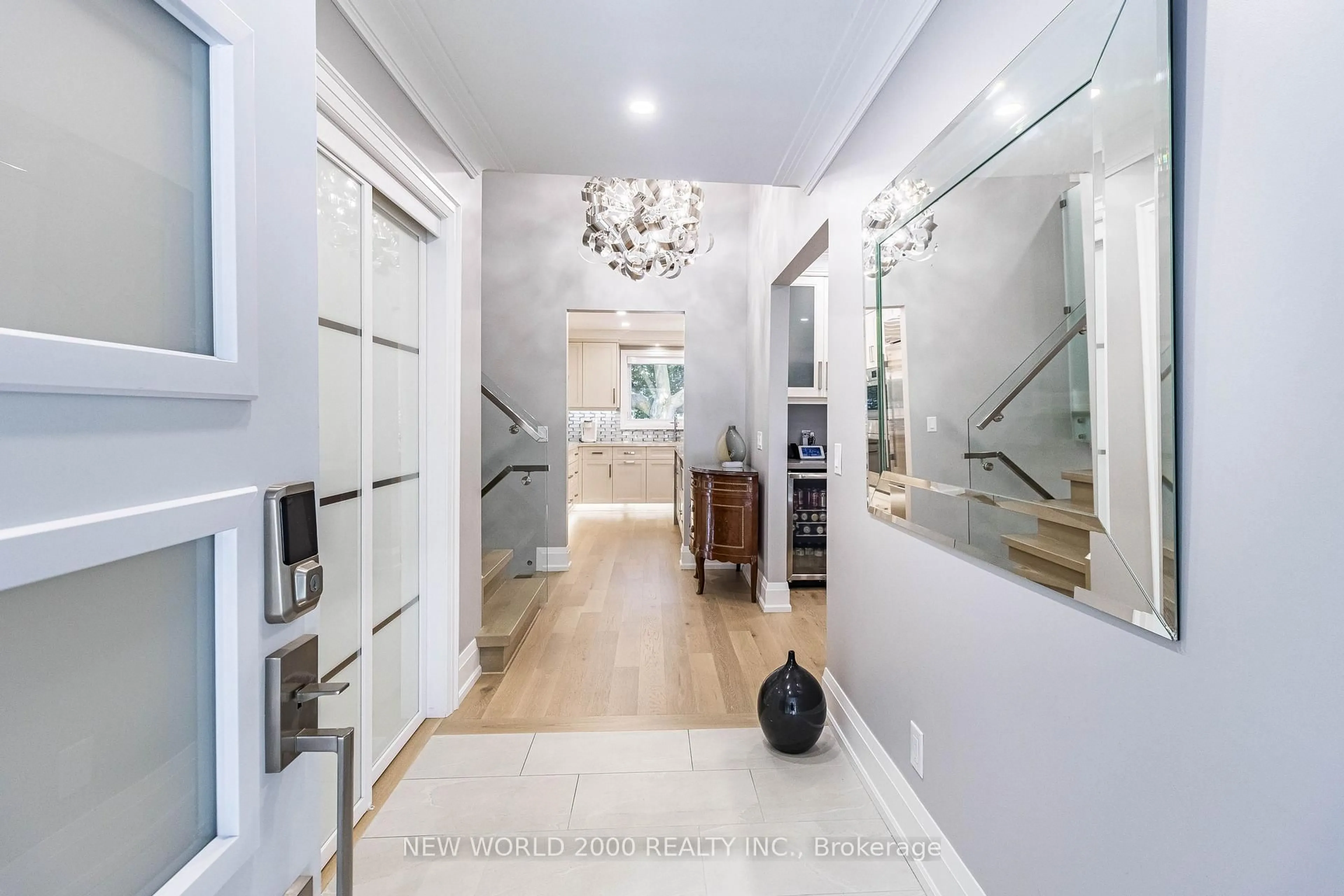 Indoor foyer for 58 Comay Rd, Toronto Ontario M6M 2L1