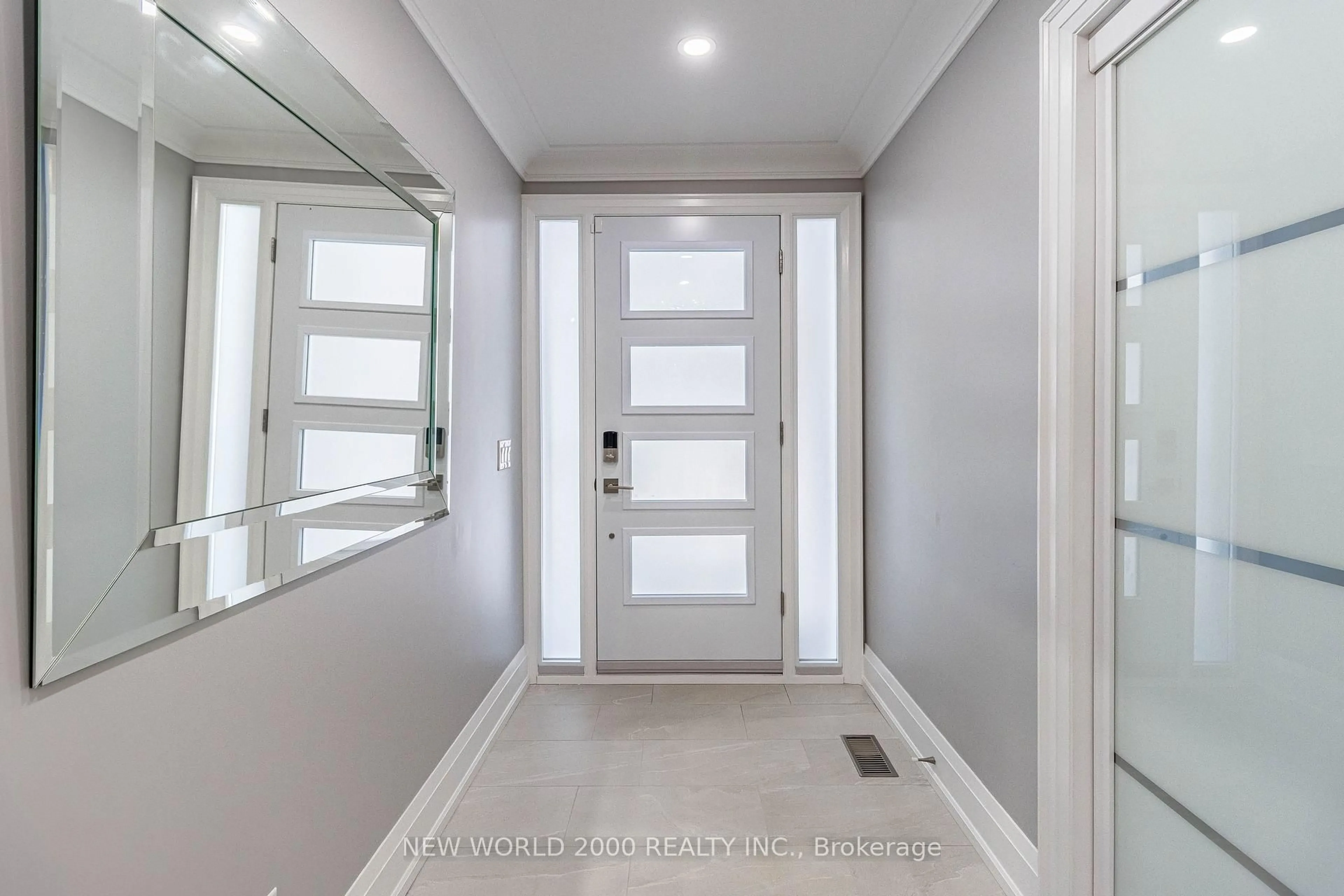 Indoor entryway for 58 Comay Rd, Toronto Ontario M6M 2L1