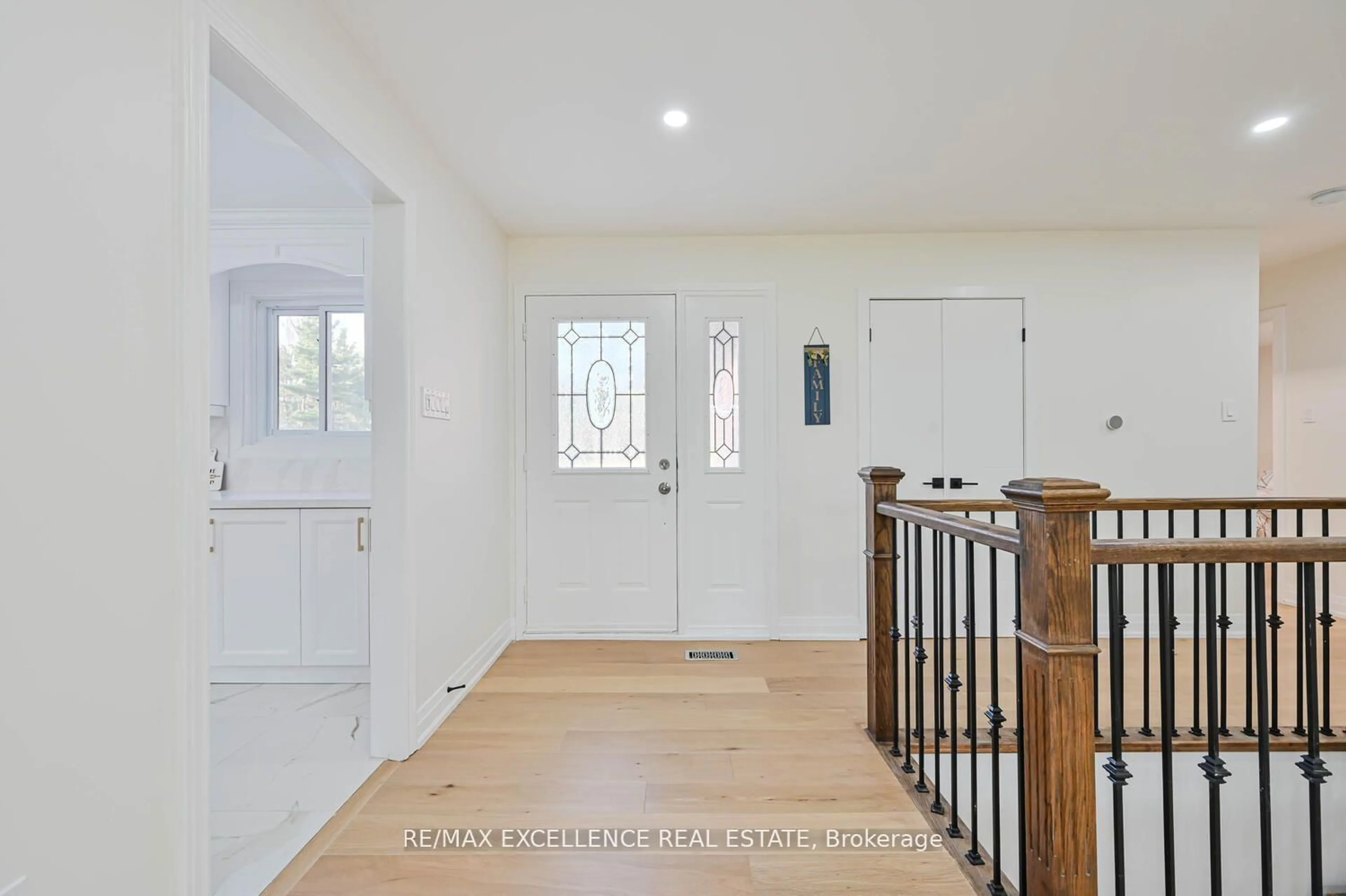 Indoor entryway for 14812 Centreville Creek Rd, Caledon Ontario L7C 3B1