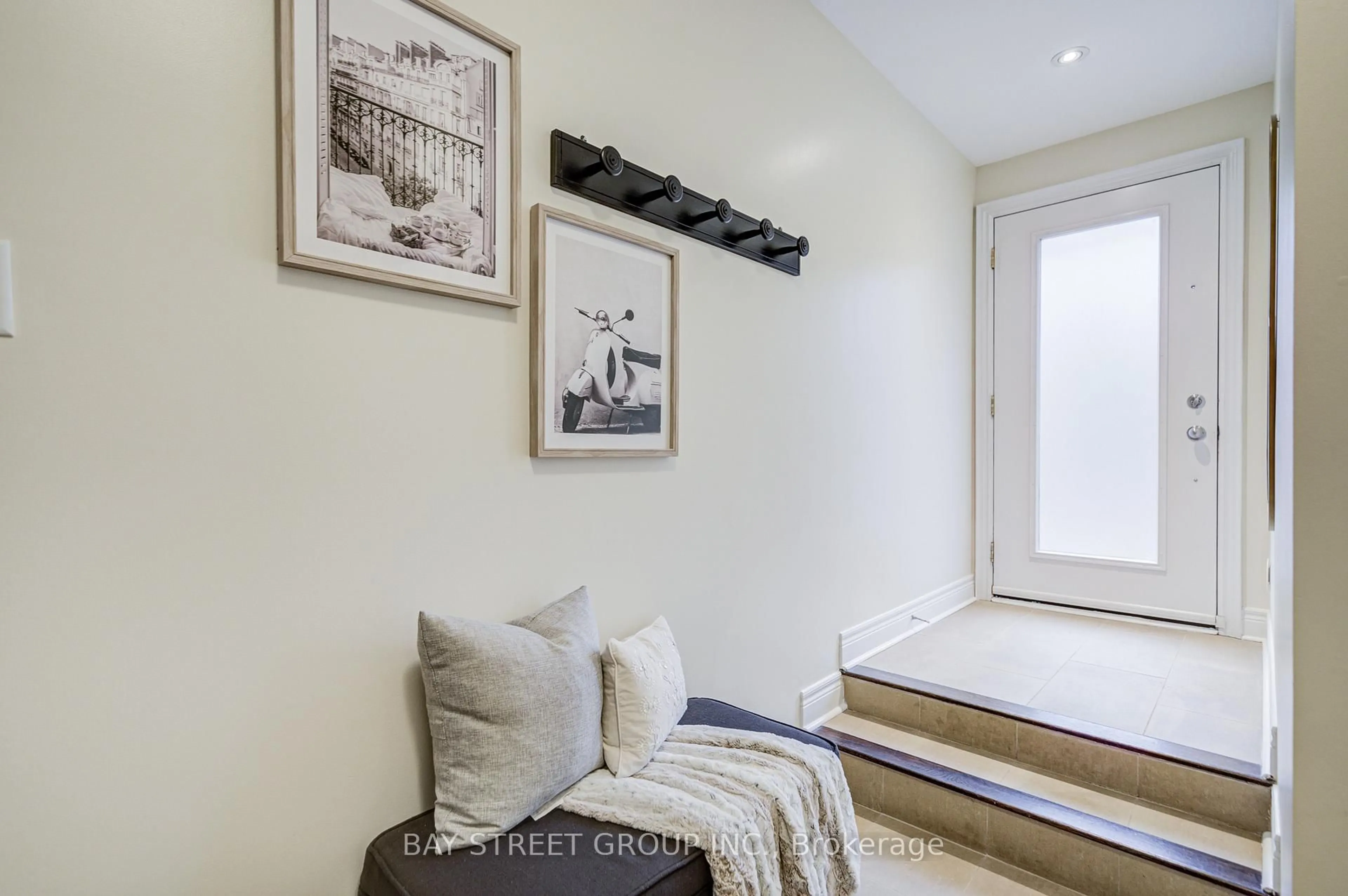 Unknown for 51 Lobo Mews, Toronto Ontario M8Z 0B2