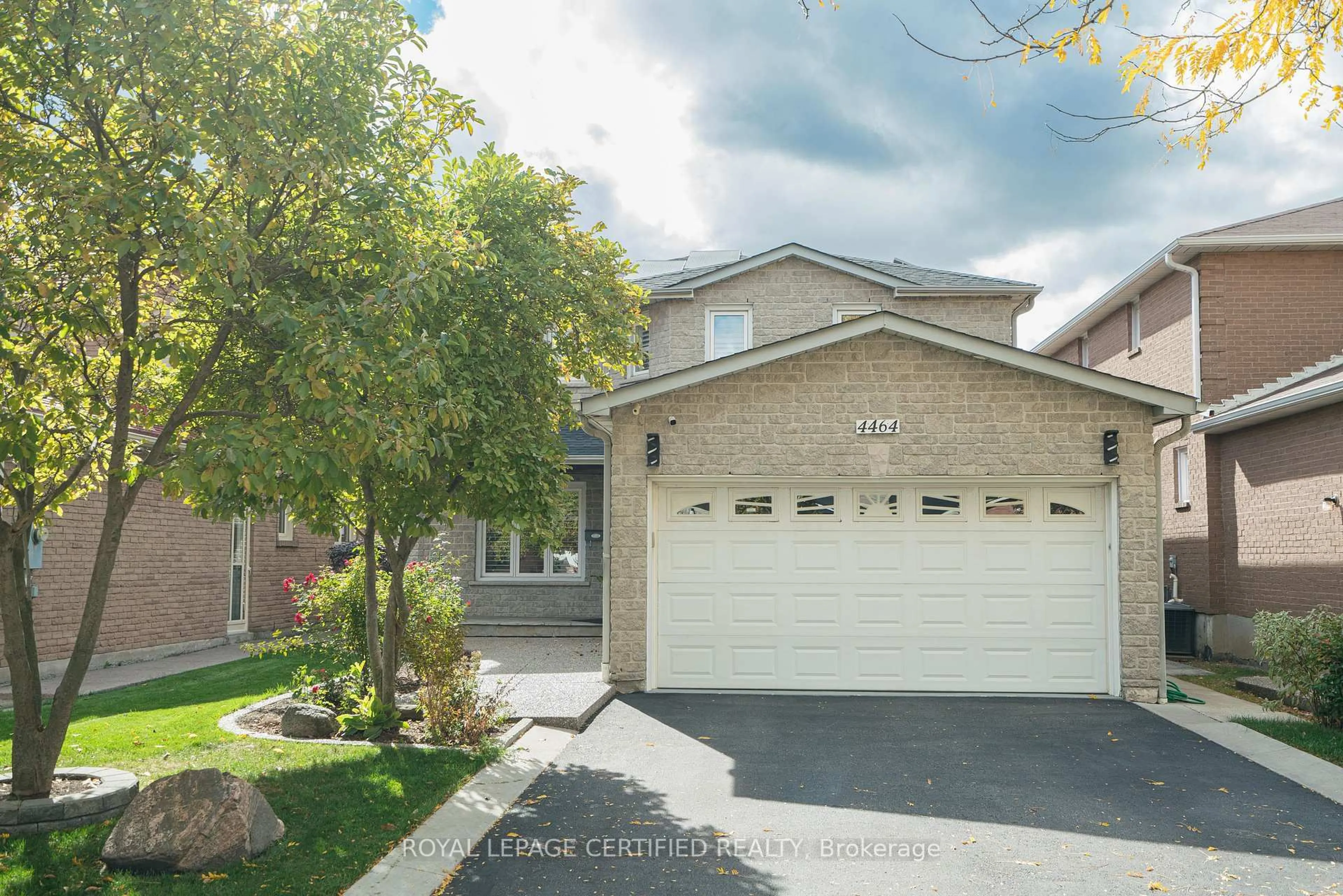 Home with brick exterior material, street for 4464 Weymouth Commons Cres, Mississauga Ontario L5R 1P4
