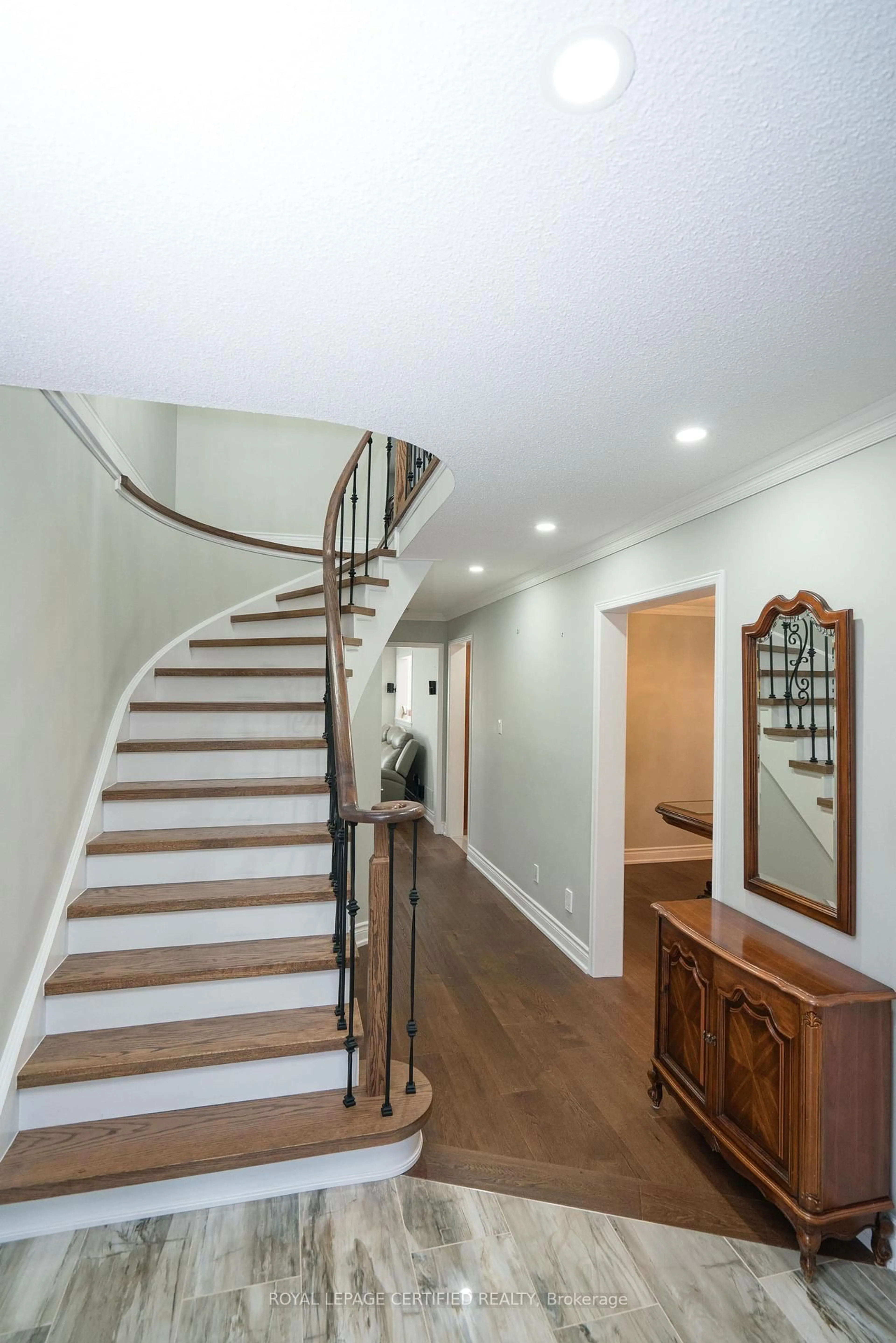 Unknown for 4464 Weymouth Commons Cres, Mississauga Ontario L5R 1P4