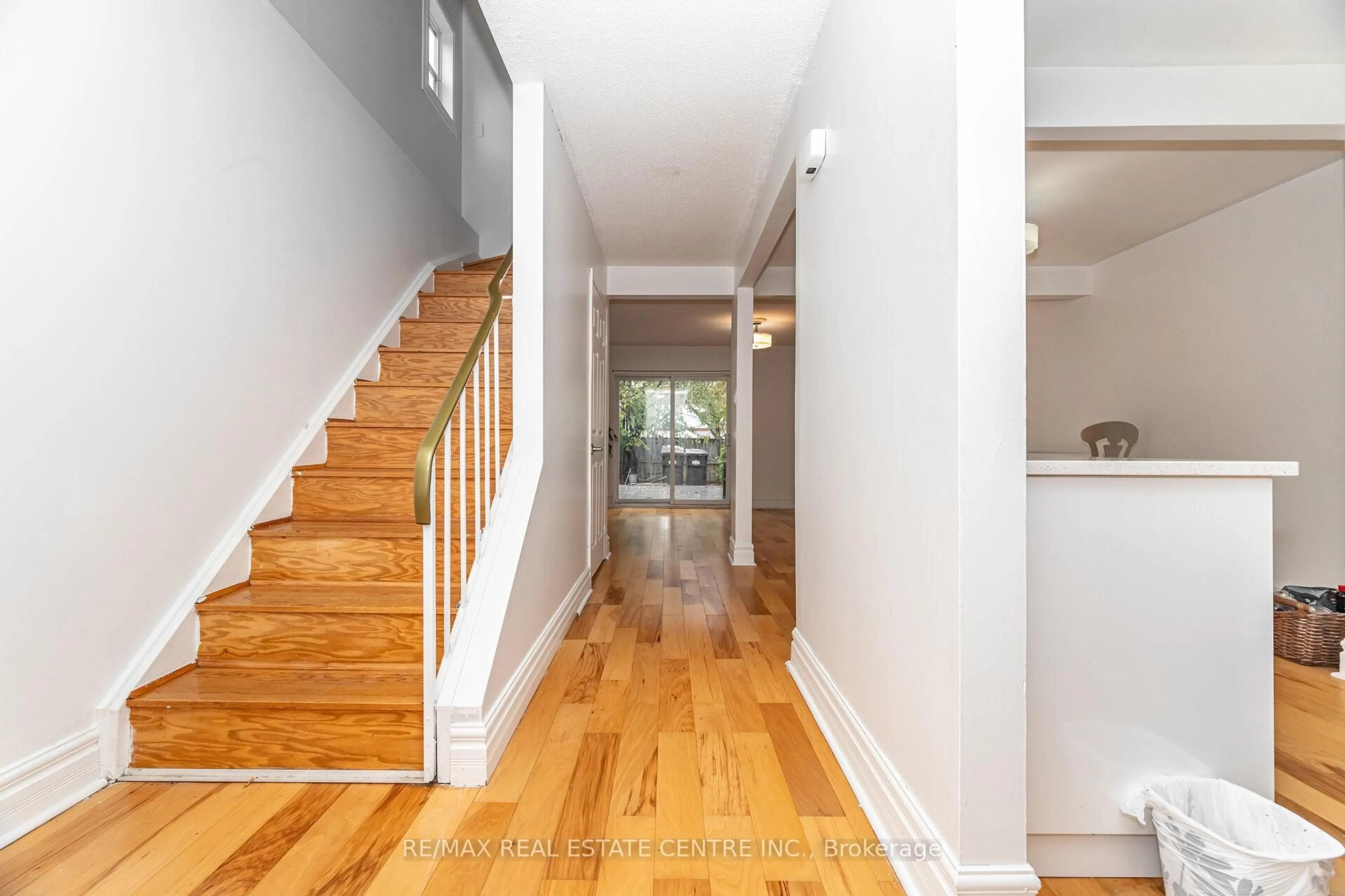 Unknown for 26 Haley Crt, Brampton Ontario L6S 1N6