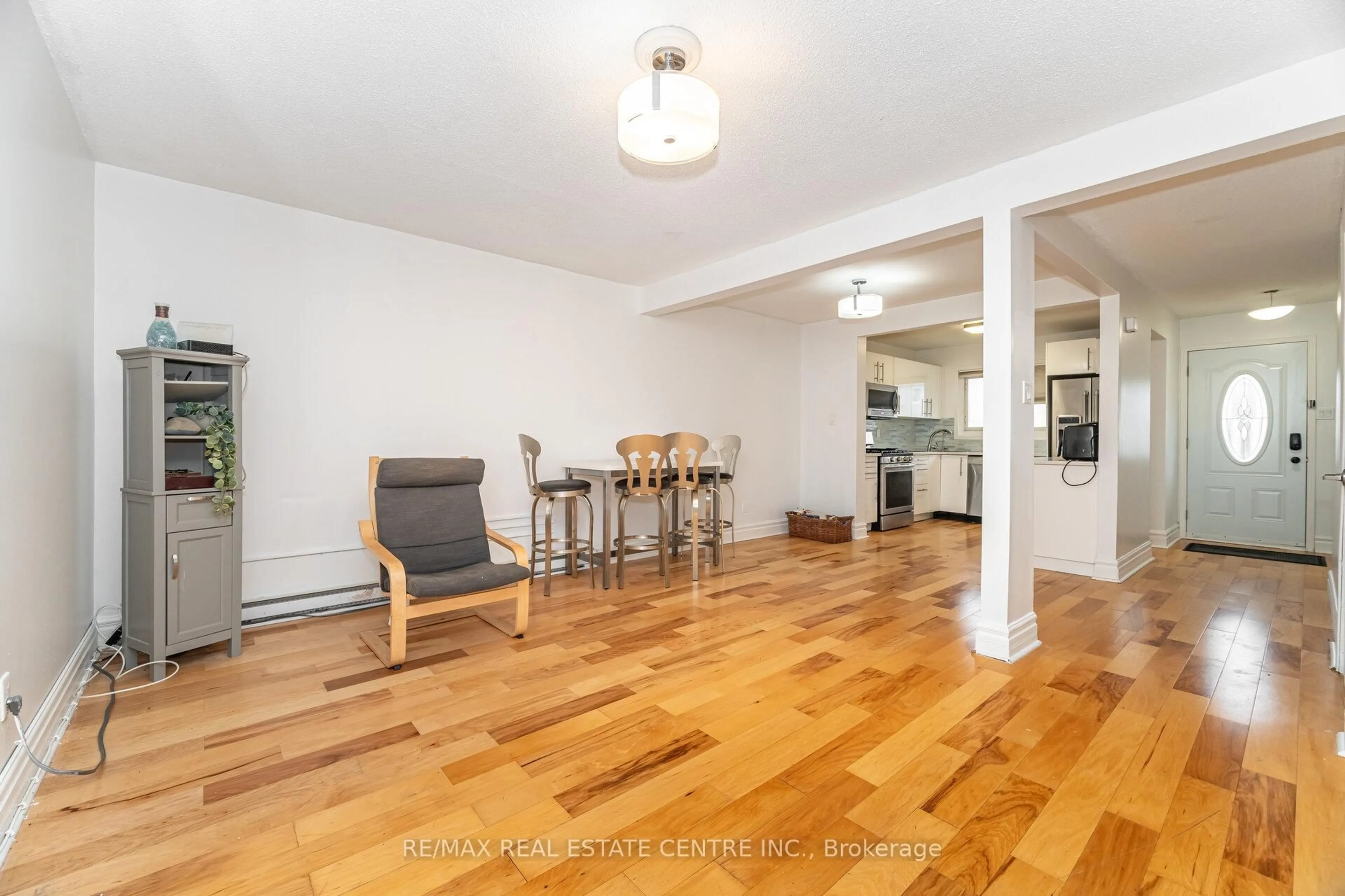 Unknown for 26 Haley Crt, Brampton Ontario L6S 1N6