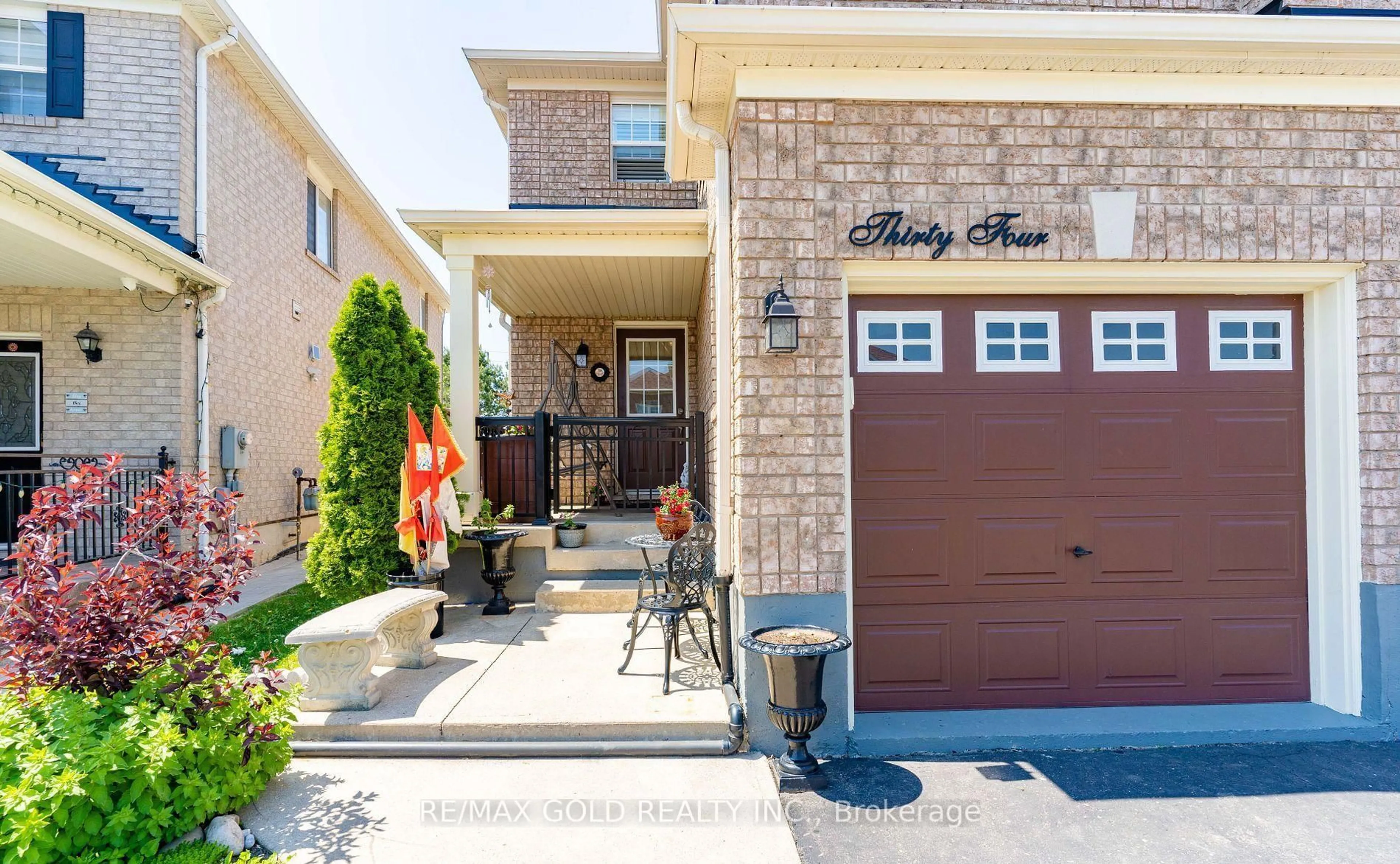 Home with brick exterior material, street for 34 Jingle Cres, Brampton Ontario L6S 0B2