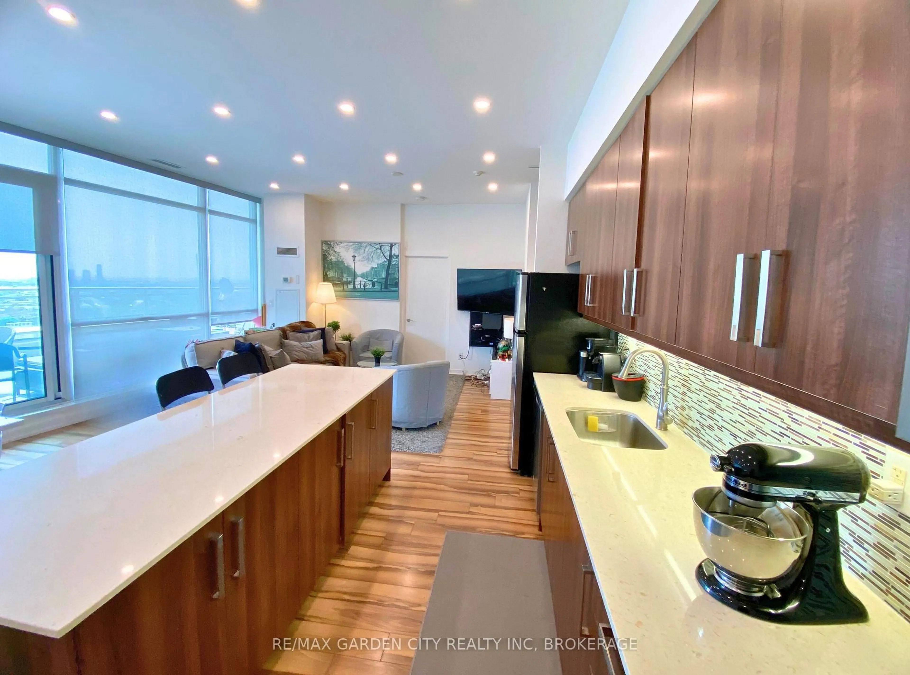 Open concept kitchen, unknown for 5101 Dundas St #1402/PH2, Toronto Ontario M9A 5G8