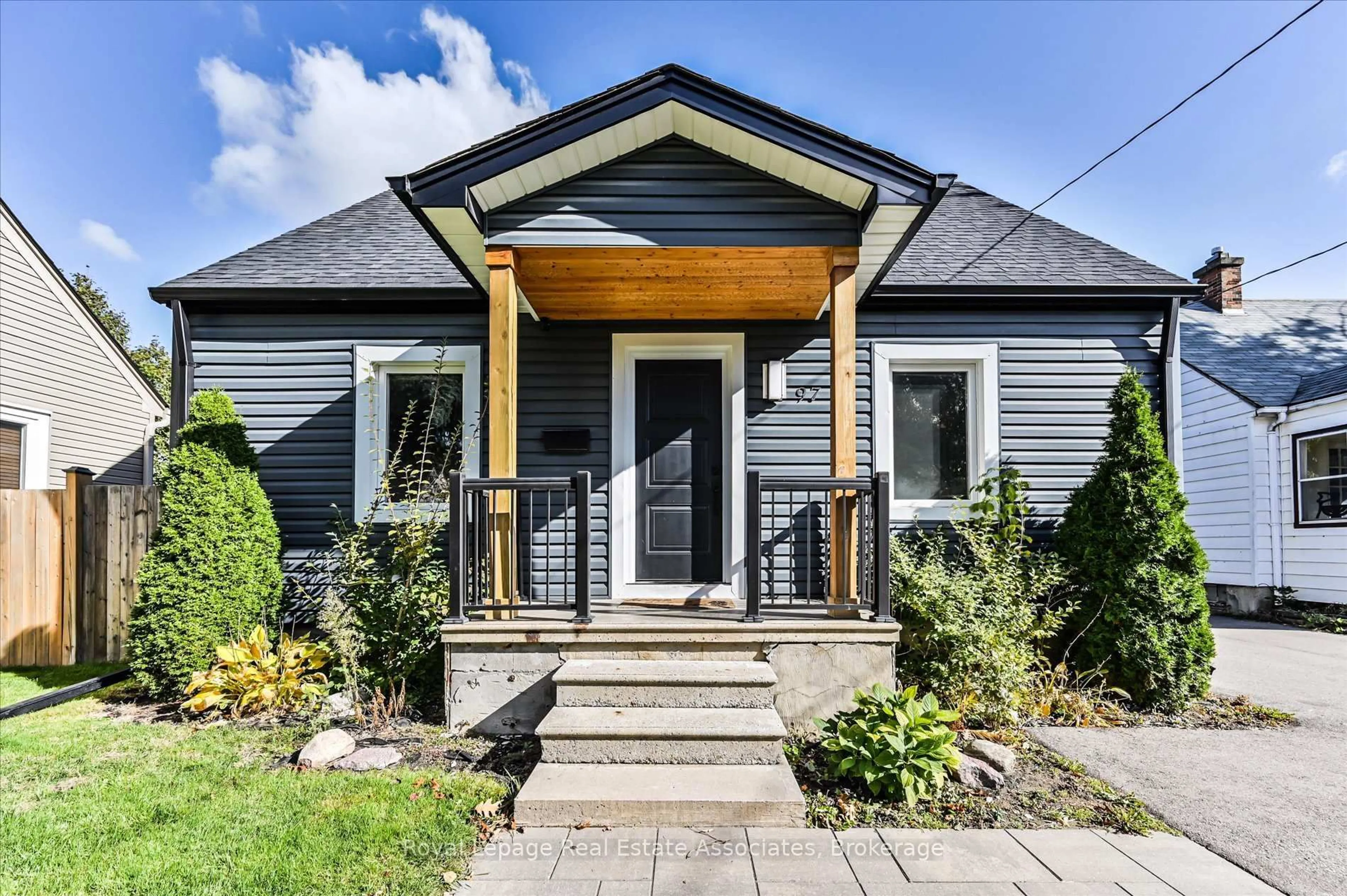 Unknown for 97 Hearst Circ, Toronto Ontario M6M 2V3