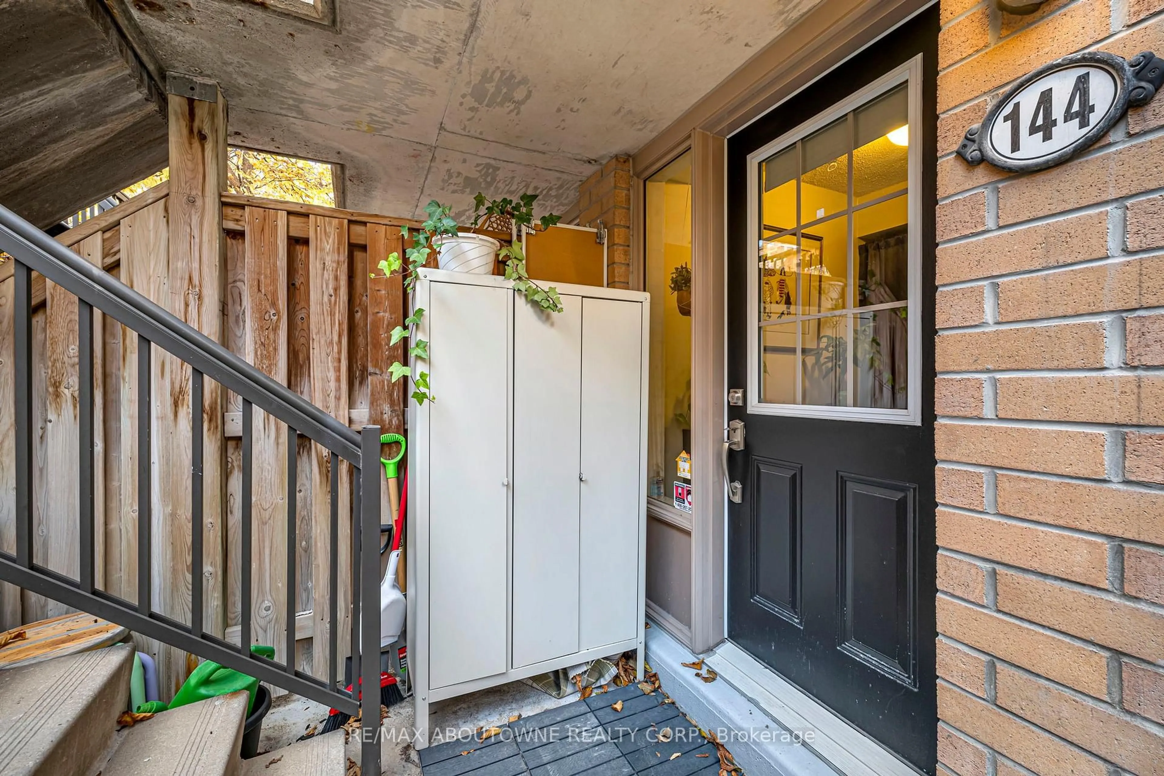 Indoor entryway for 12 Foundry Ave #144, Toronto Ontario M6H 0A7
