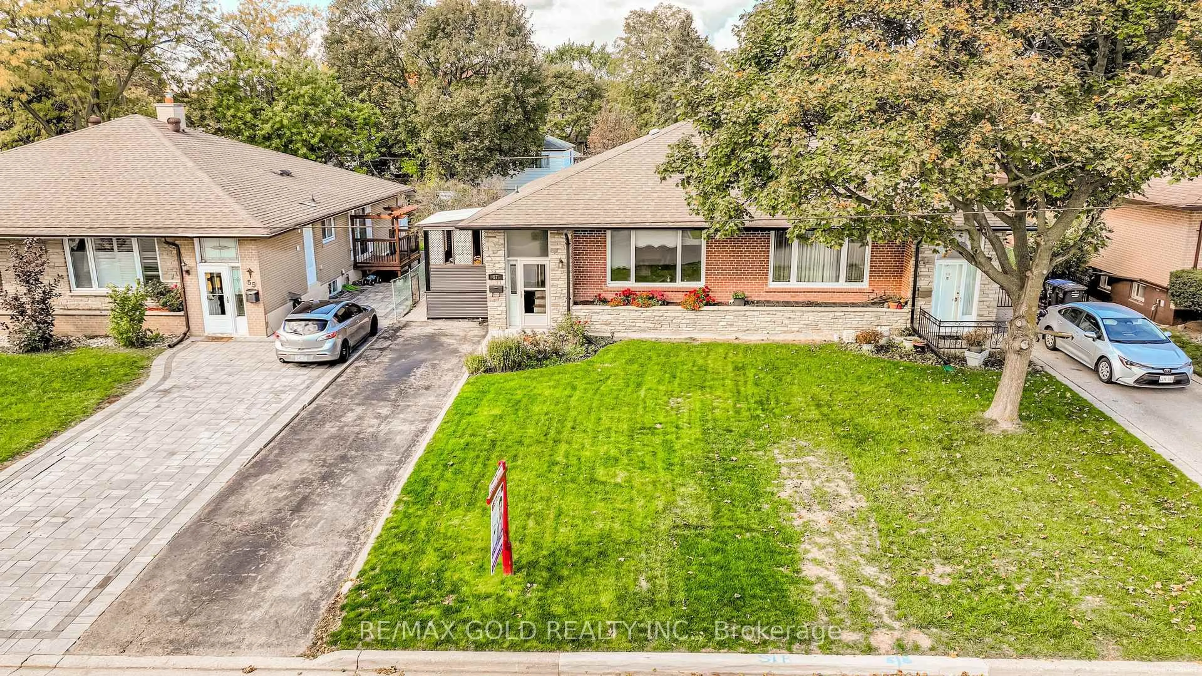 A pic from outside/outdoor area/front of a property/back of a property/a pic from drone, street for 57 alderbury Cres, Brampton Ontario L6T 1P5