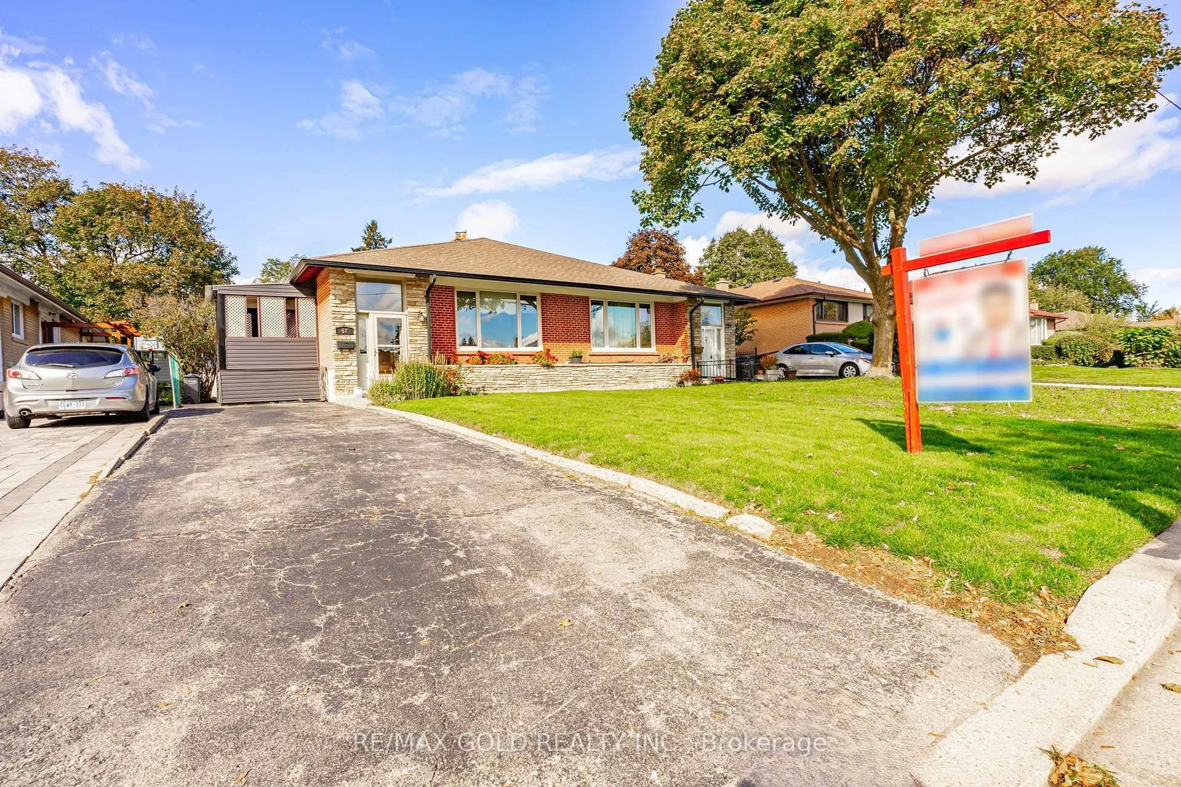 A pic from outside/outdoor area/front of a property/back of a property/a pic from drone, street for 57 alderbury Cres, Brampton Ontario L6T 1P5