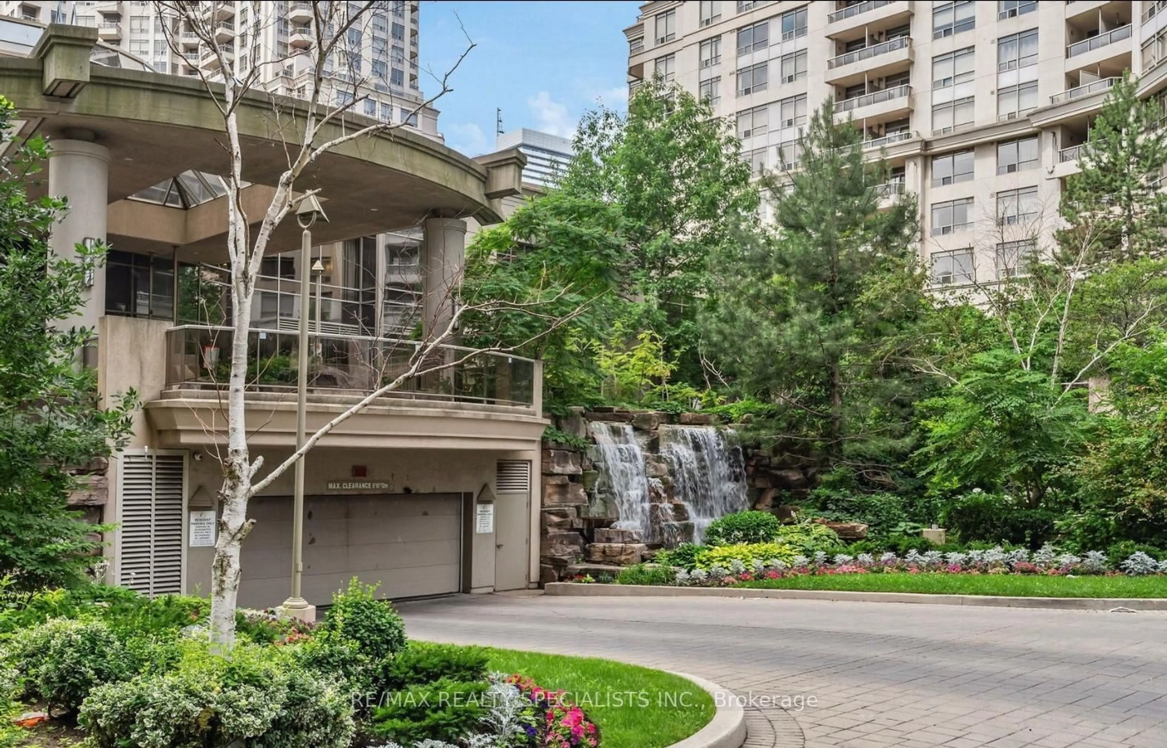 Patio, street for 3880 Duke Of York Blvd #1415, Mississauga Ontario L5B 4M7