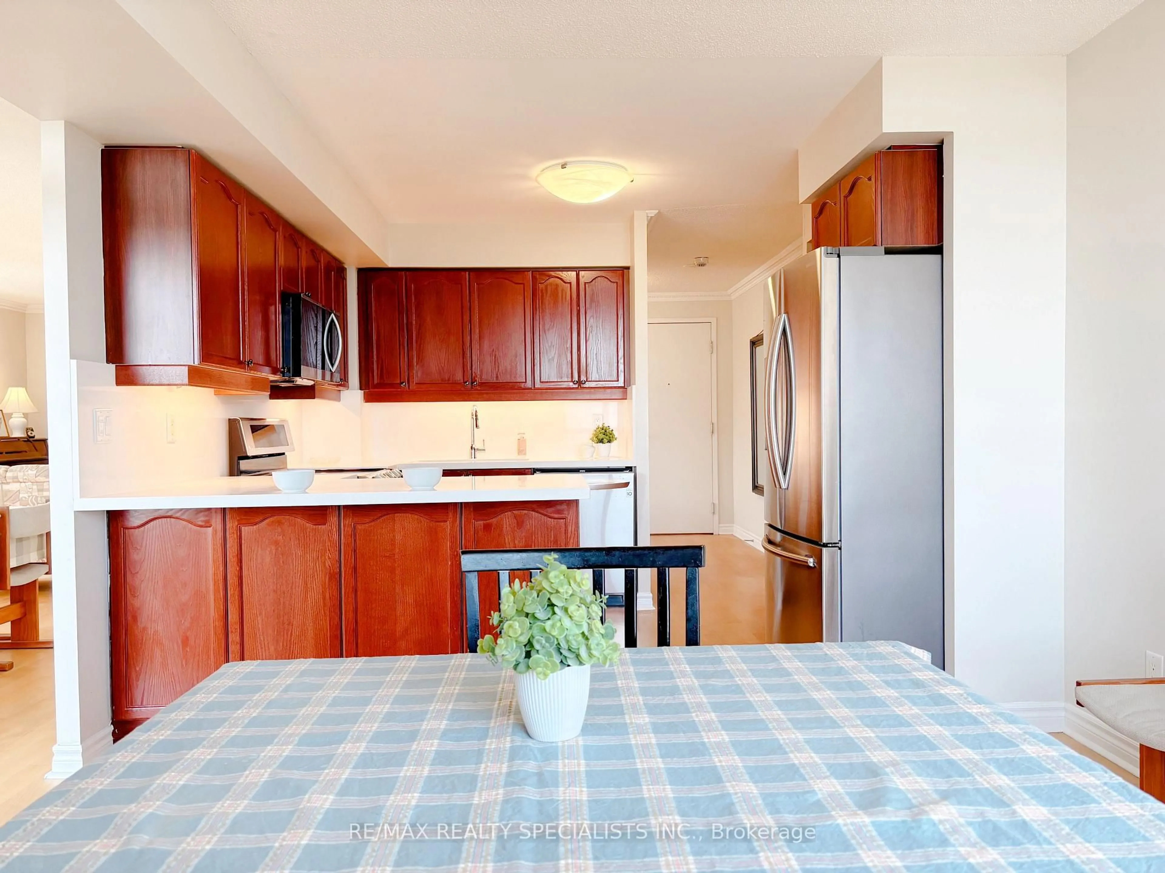 Standard kitchen, unknown for 3880 Duke Of York Blvd #1415, Mississauga Ontario L5B 4M7