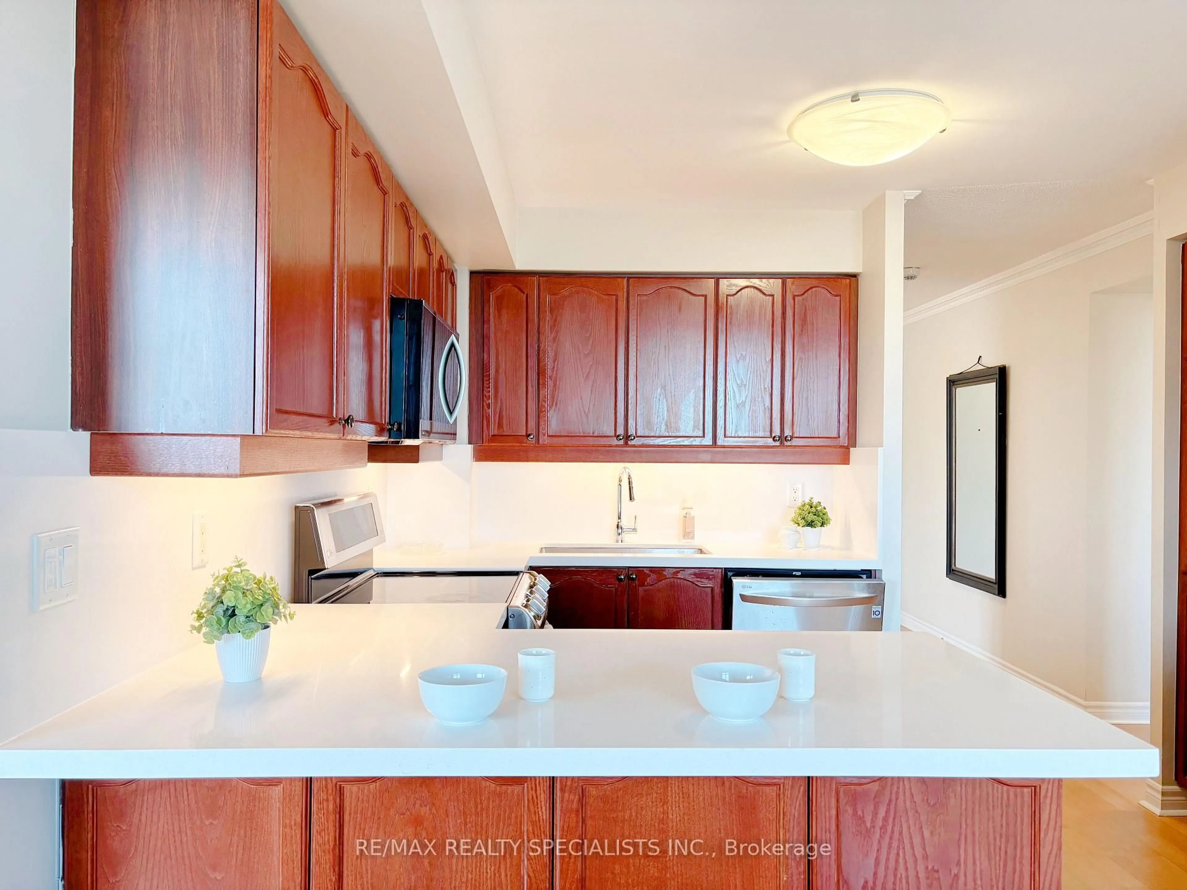 Unknown for 3880 Duke Of York Blvd #1415, Mississauga Ontario L5B 4M7