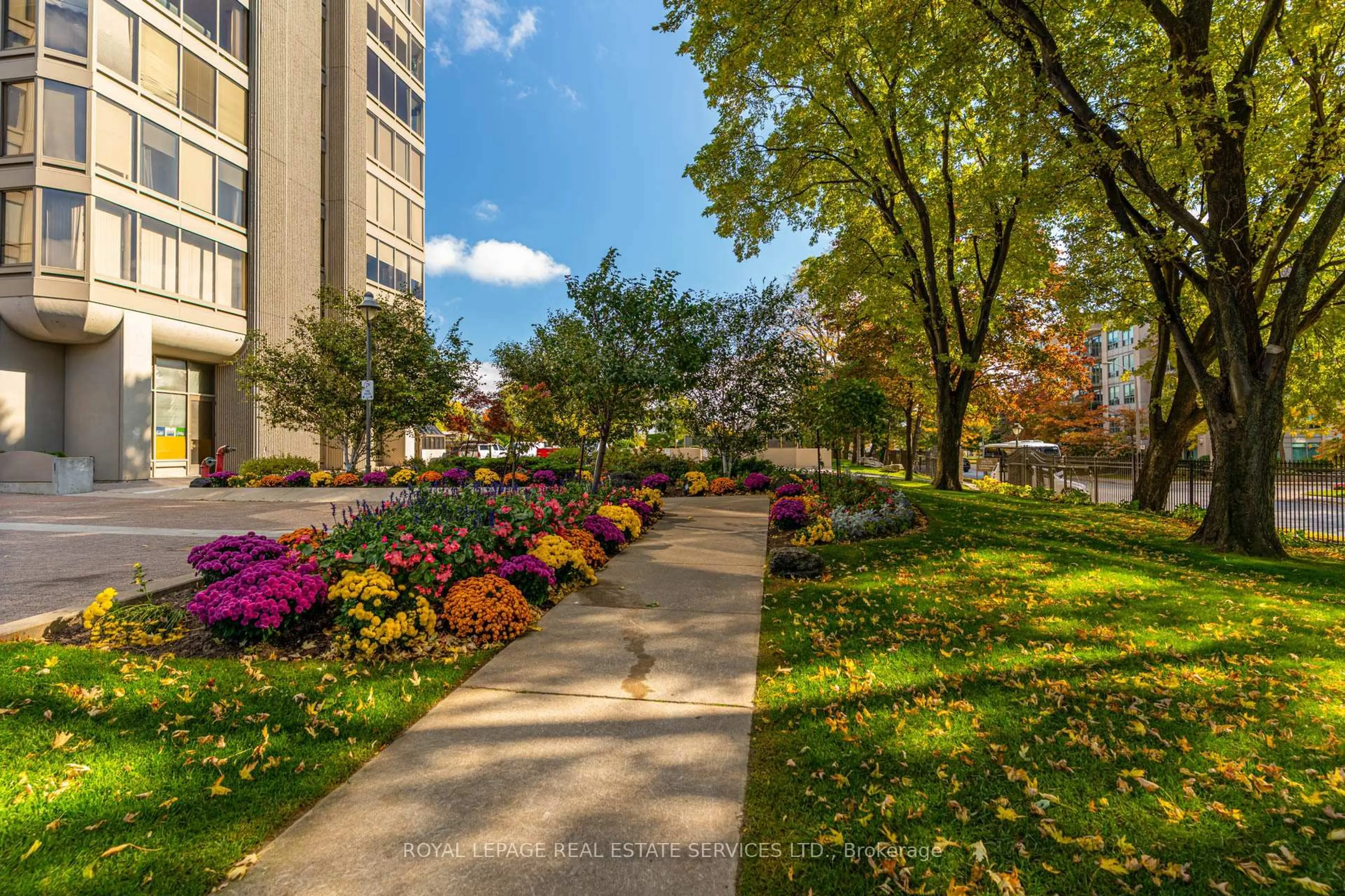 Patio, street for 2045 Lake Shore Blvd #1905, Toronto Ontario M8V 2Z6