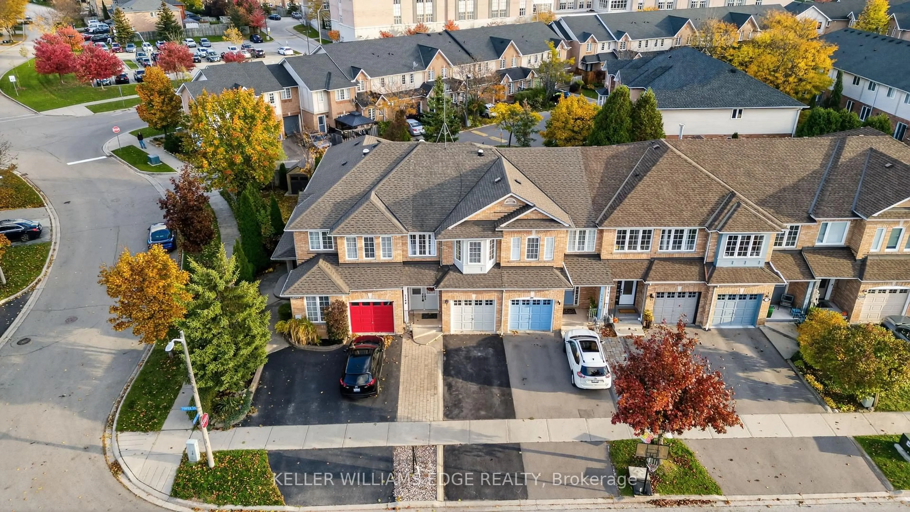 A pic from outside/outdoor area/front of a property/back of a property/a pic from drone, street for 5198 Porter St, Burlington Ontario L7L 6R2