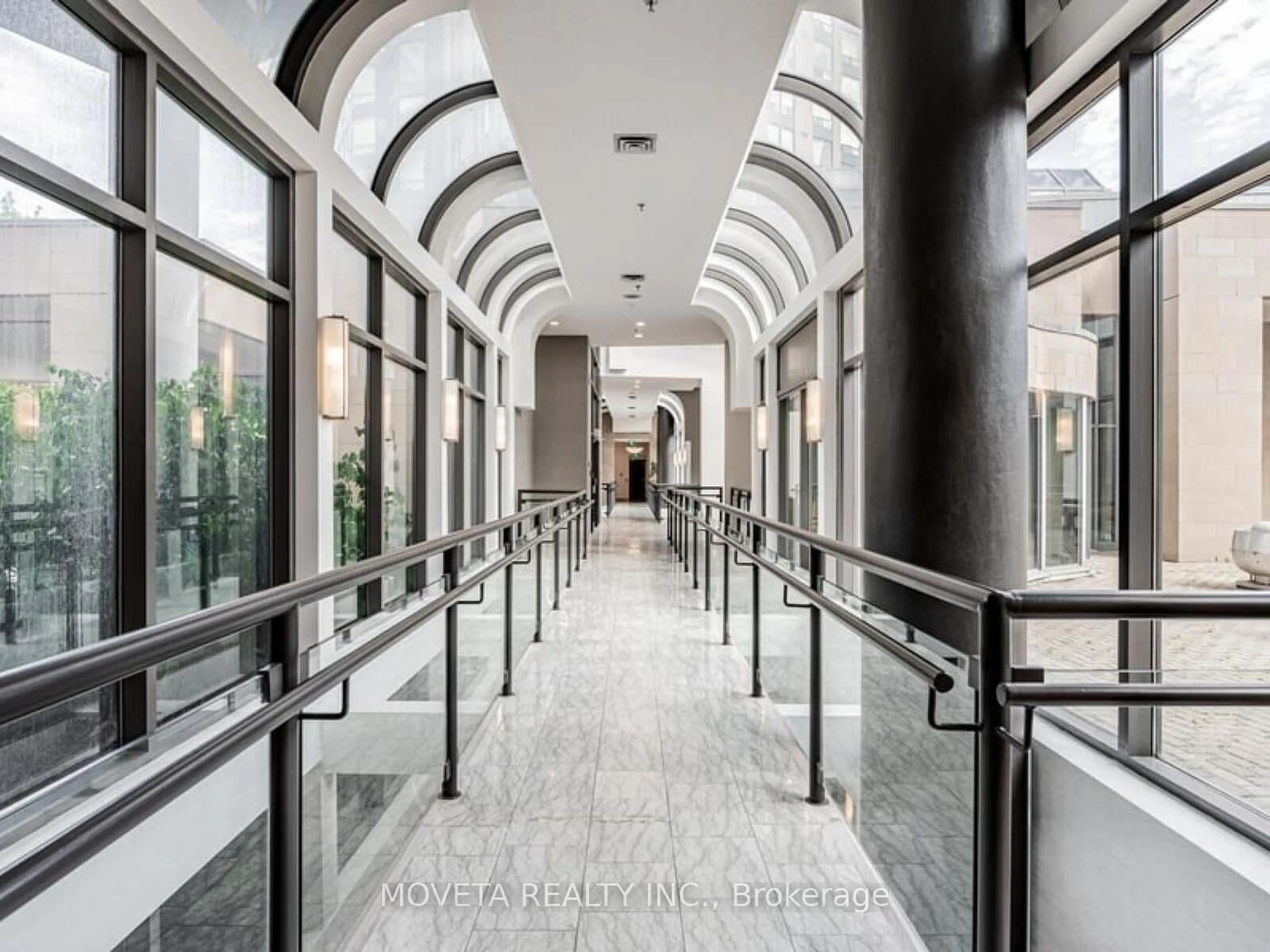 Indoor foyer for 3 Hickory Tree Rd #1401, Toronto Ontario M9N 3W5