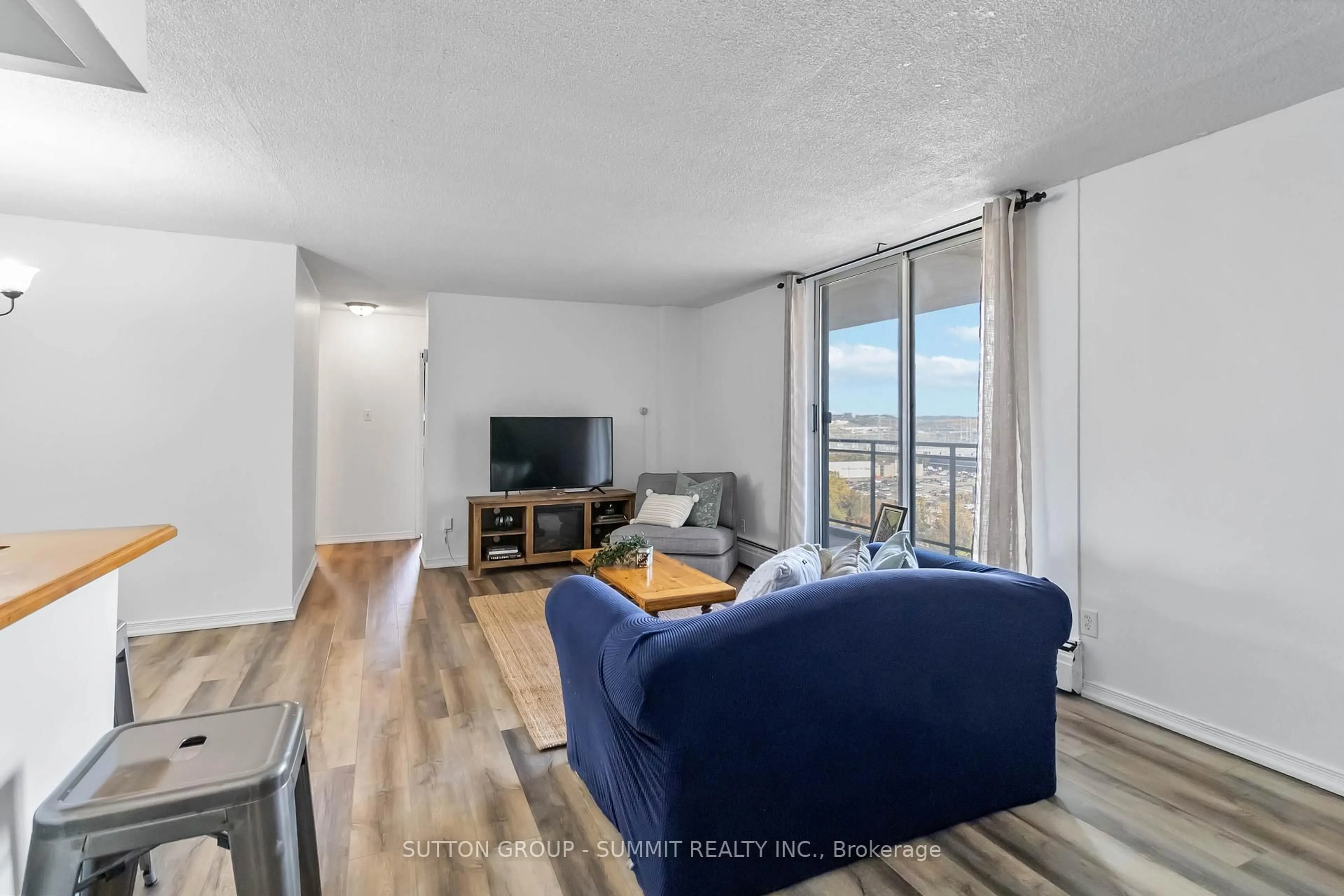 Living room with furniture, unknown for 975 WARWICK Crt #1501, Burlington Ontario L7T 3Z7