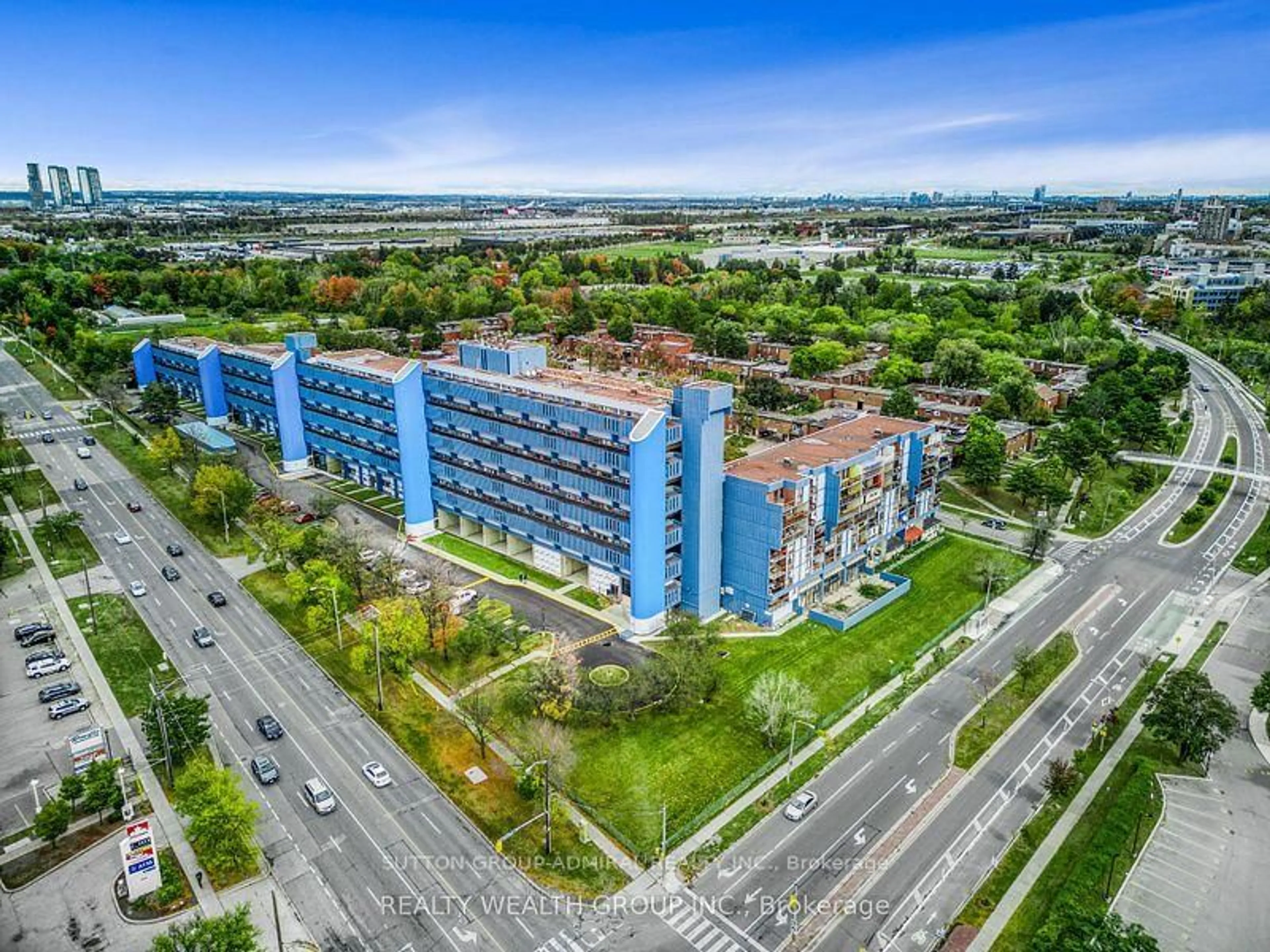 A pic from outside/outdoor area/front of a property/back of a property/a pic from drone, city buildings view from balcony for 4673 Jane St #418, Toronto Ontario M3N 2L1