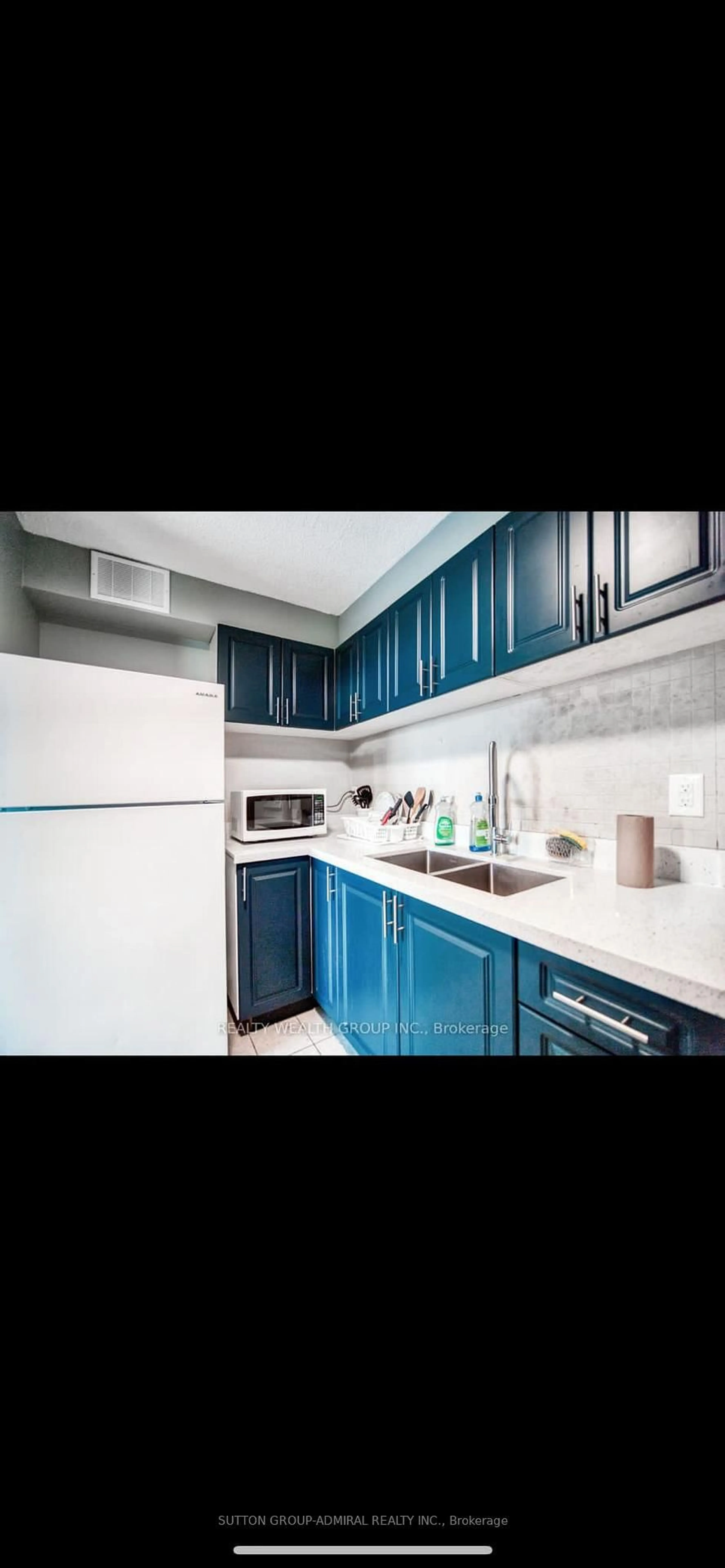 Standard kitchen, ceramic/tile floor for 4673 Jane St #418, Toronto Ontario M3N 2L1