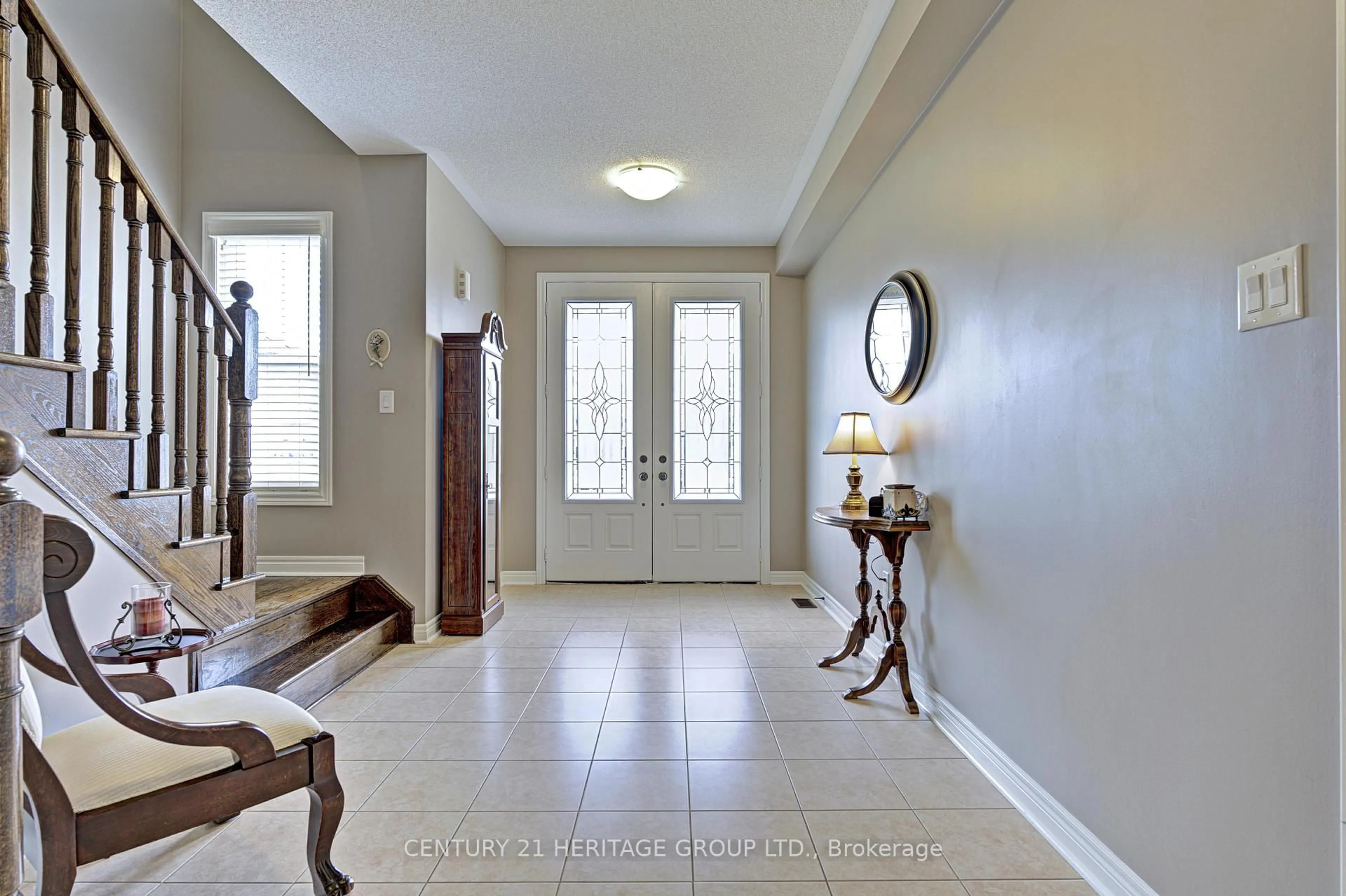Indoor entryway for 28 Boyces Creek Crt, Caledon Ontario L7C 3S2