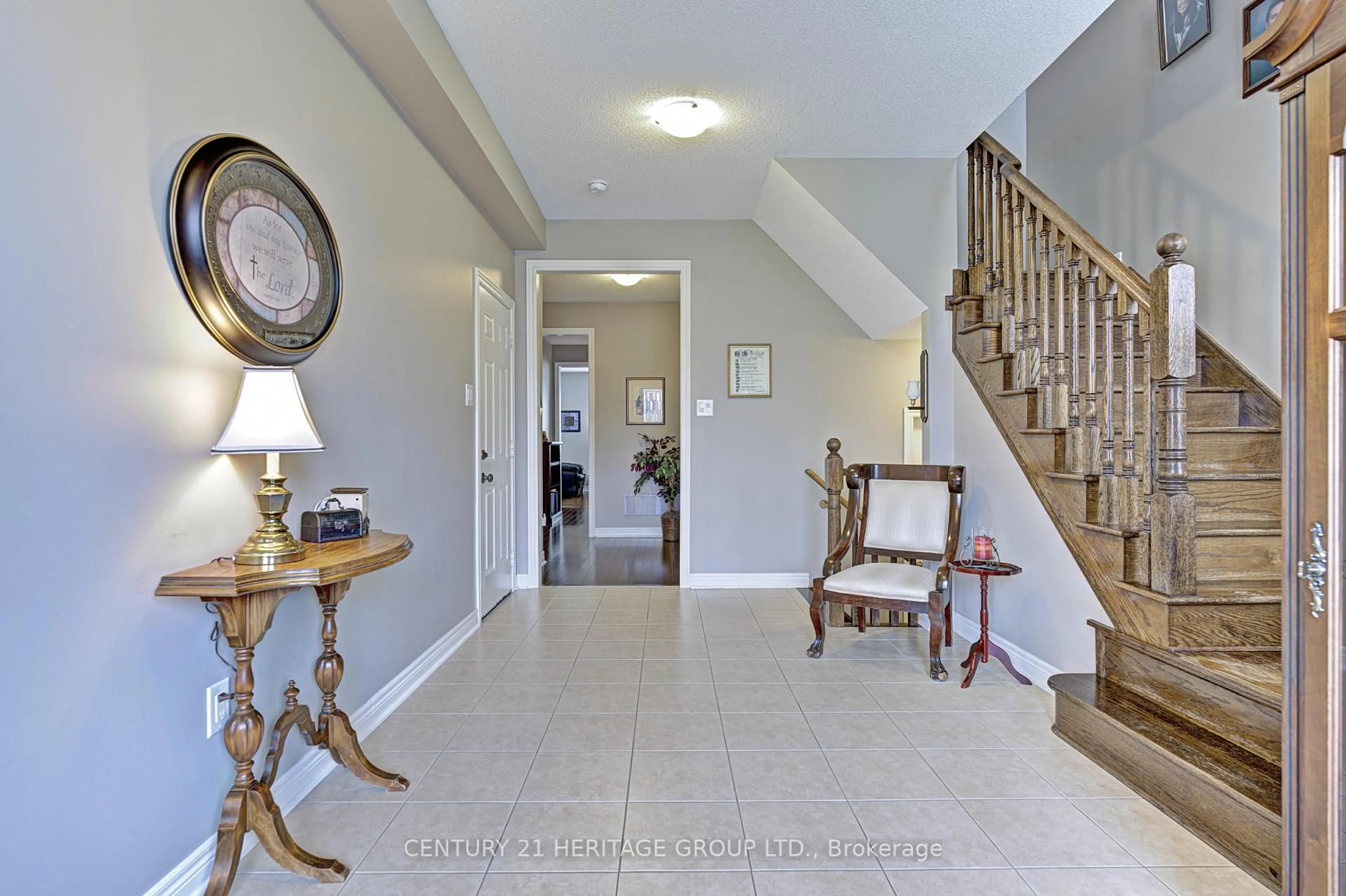 Indoor entryway for 28 Boyces Creek Crt, Caledon Ontario L7C 3S2