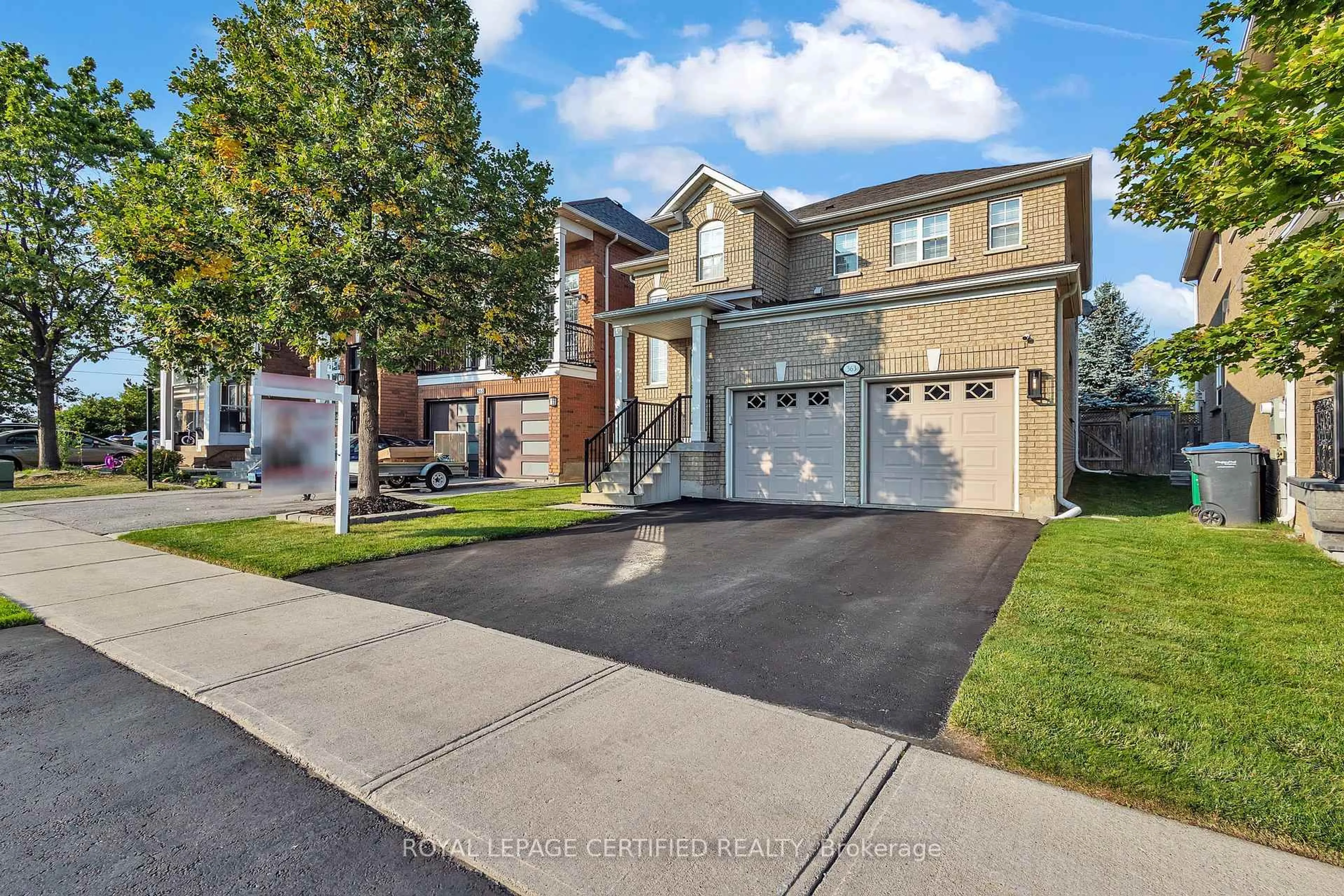 Home with brick exterior material, street for 363 Edenbrook Hill Dr, Brampton Ontario L7A 2N4