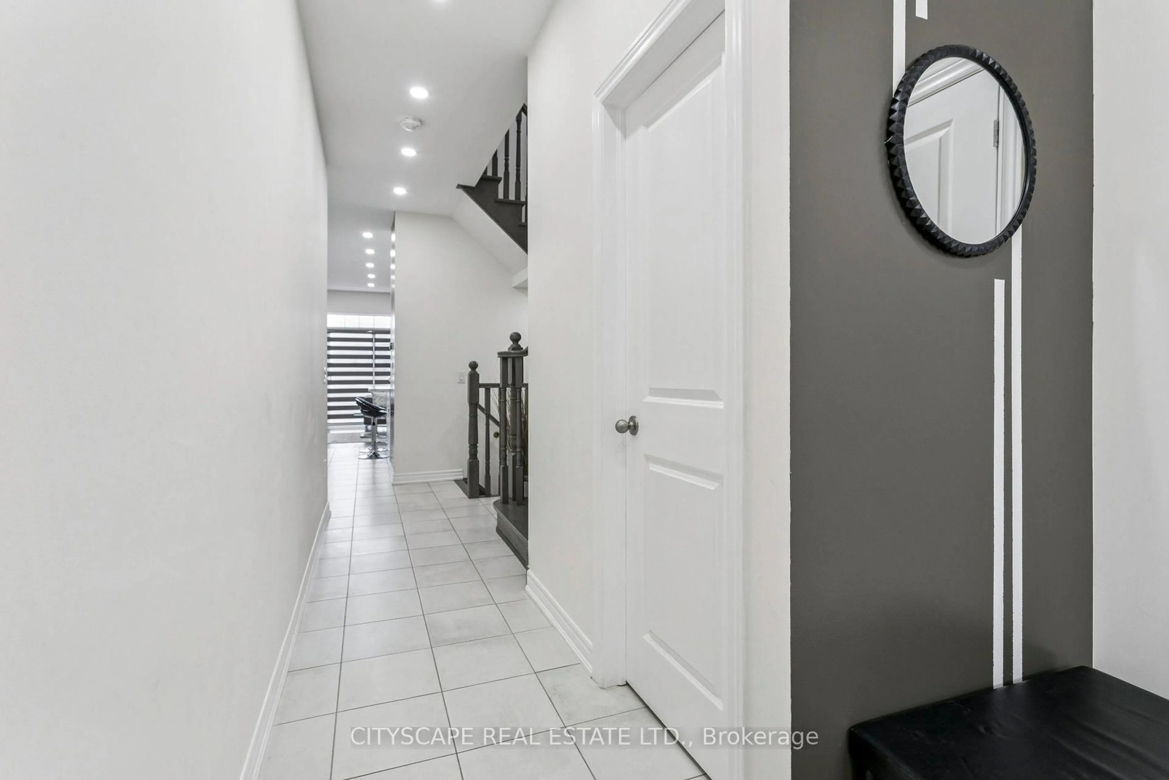 Indoor entryway for 72 Finegan Circ, Brampton Ontario L7A 4Z8