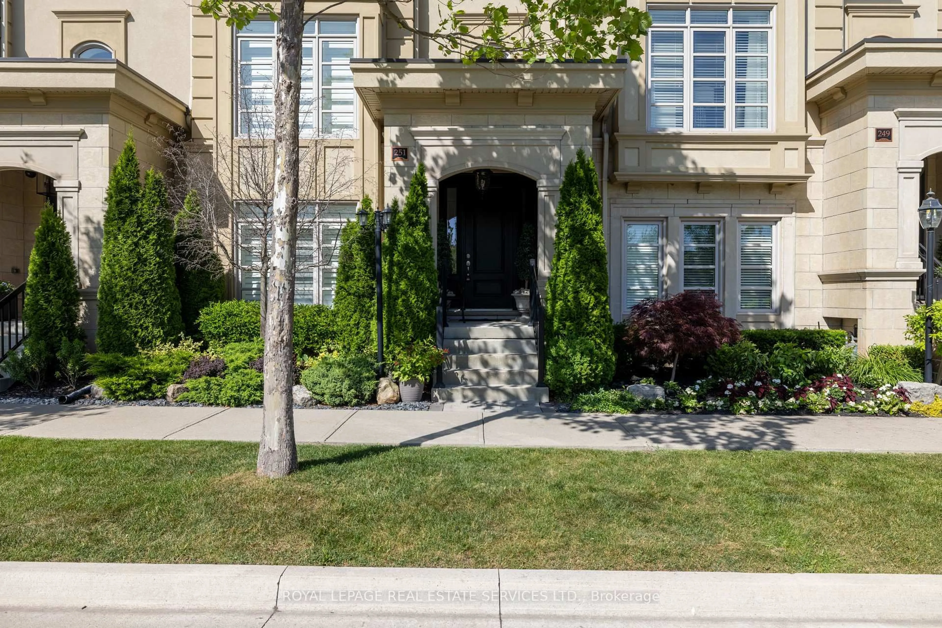 Unknown for 251 Hanover St, Oakville Ontario L6K 0H3