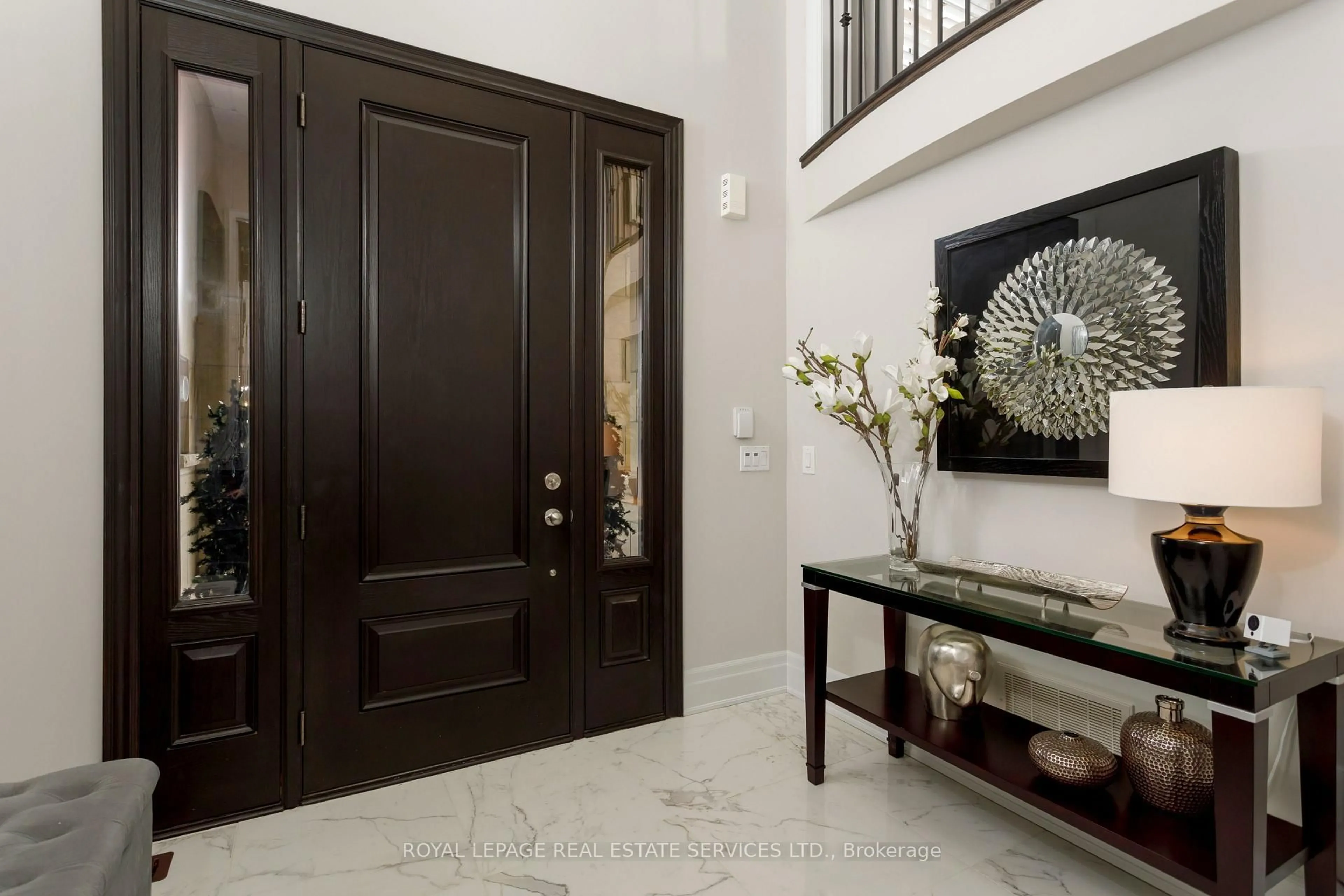 Indoor entryway for 251 Hanover St, Oakville Ontario L6K 0H3