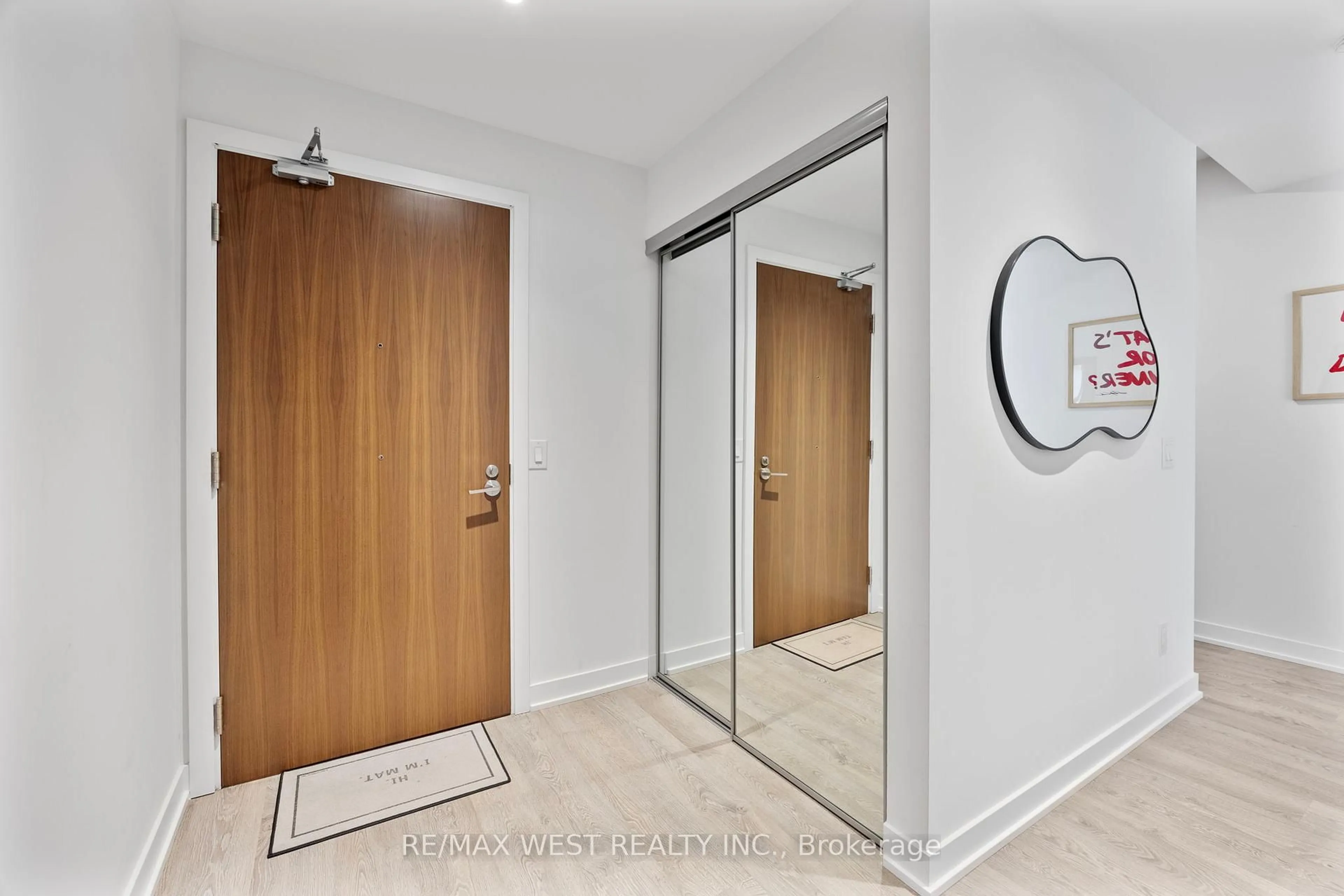 Indoor entryway for 1928 Lake Shore Blvd #3902, Toronto Ontario M6S 0B1