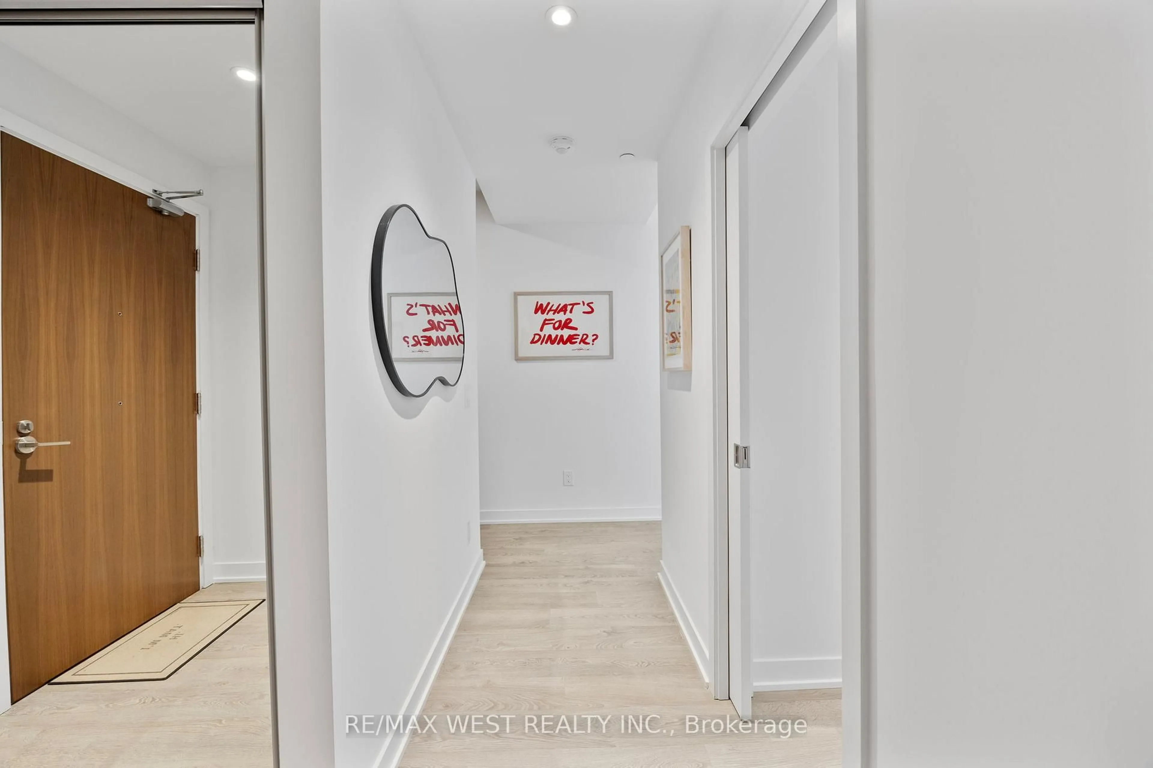 Indoor foyer for 1928 Lake Shore Blvd #3902, Toronto Ontario M6S 0B1