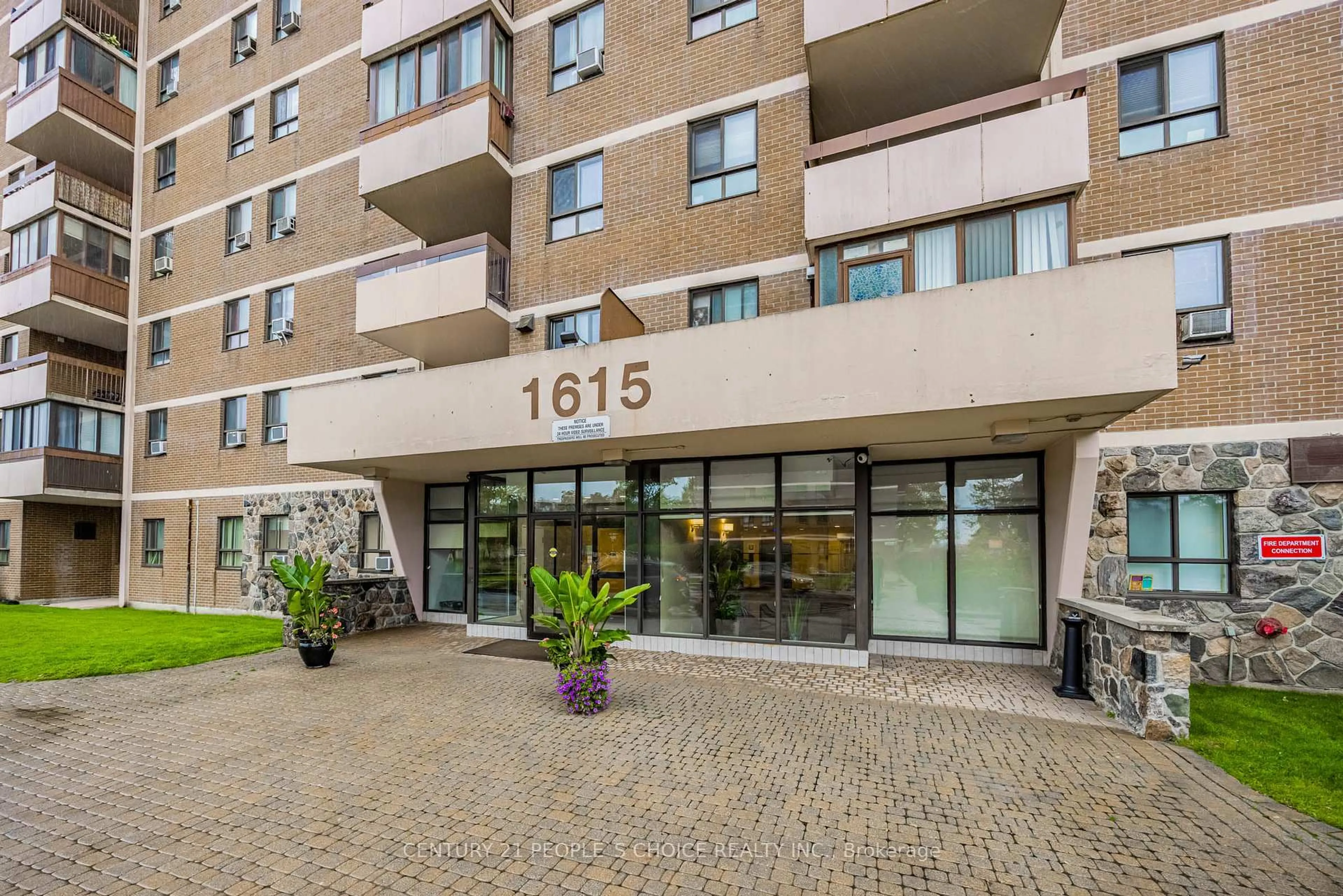 Indoor foyer for 1615 Bloor St #508, Mississauga Ontario L4X 1S2