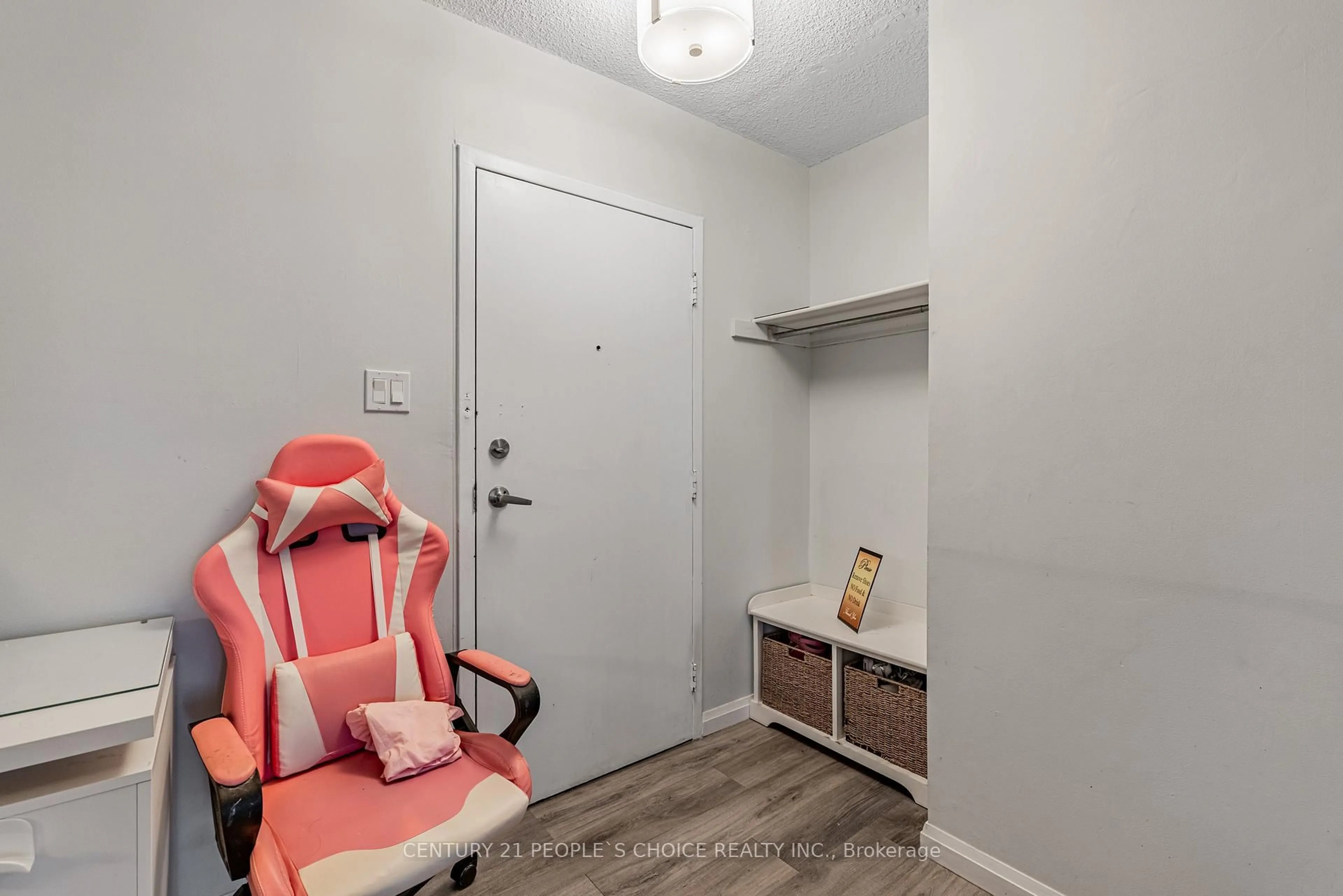 Indoor entryway for 1615 Bloor St #508, Mississauga Ontario L4X 1S2