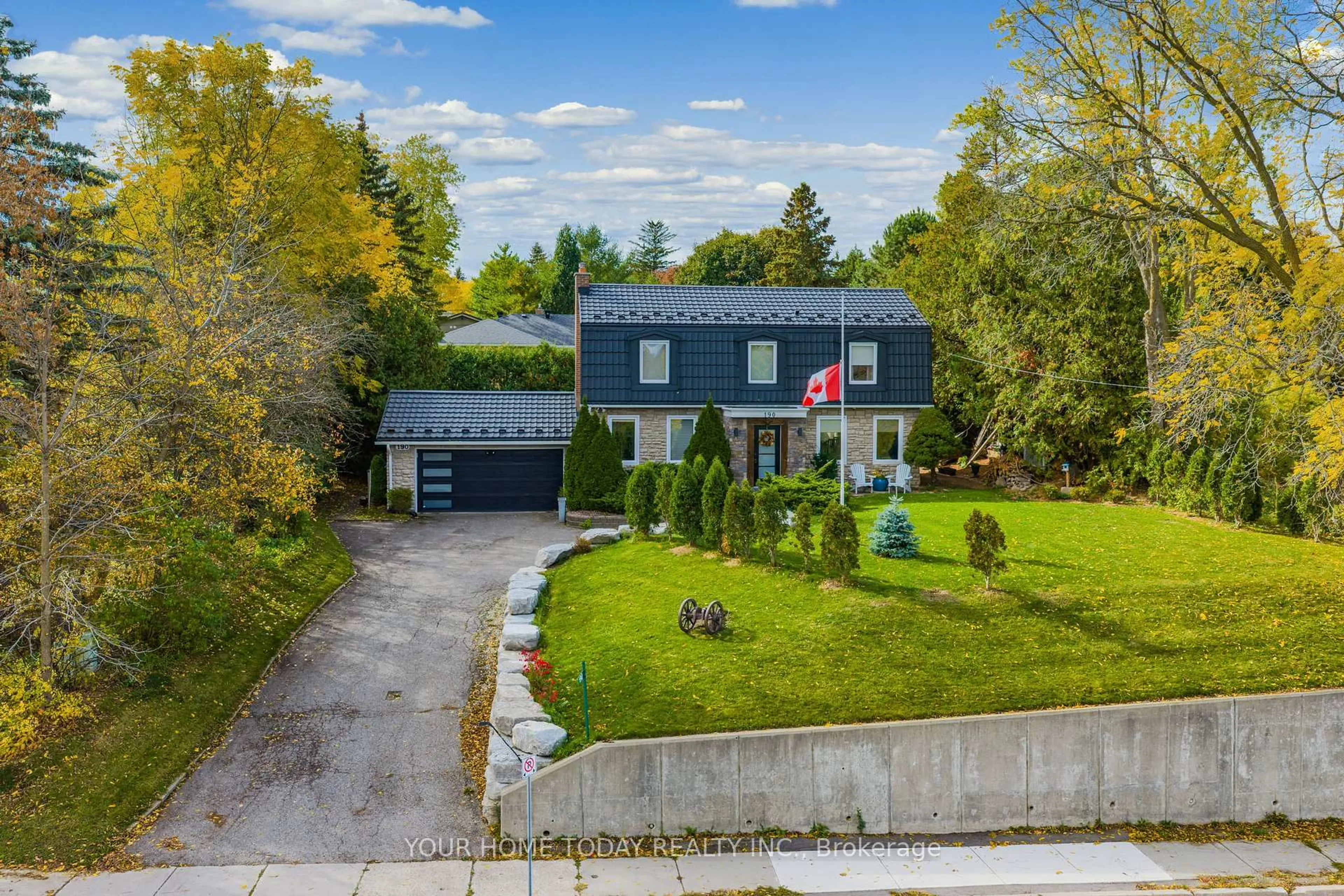 A pic from outside/outdoor area/front of a property/back of a property/a pic from drone, street for 190 Main St, Halton Hills Ontario L7G 3E9