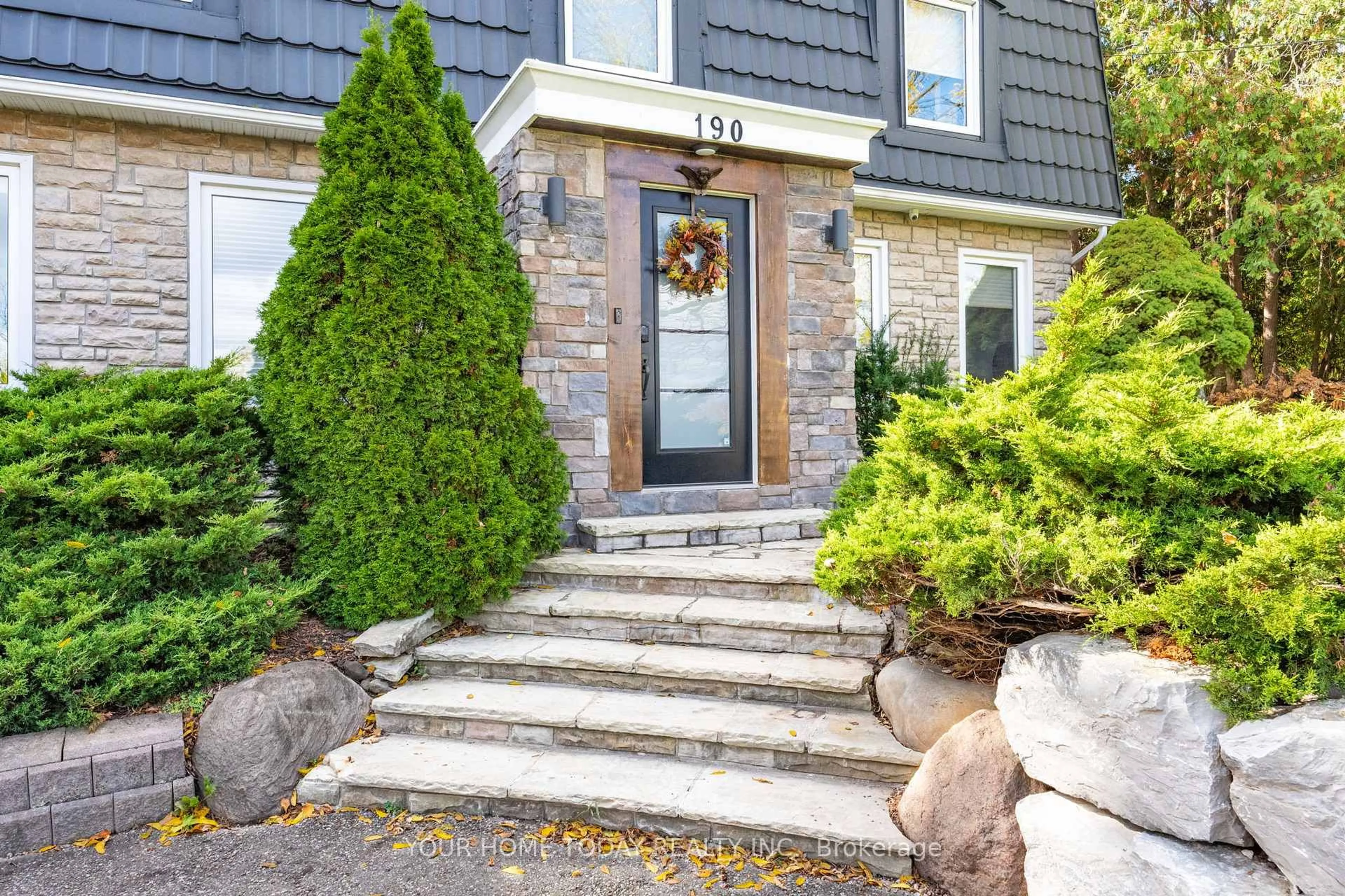 Unknown for 190 Main St, Halton Hills Ontario L7G 3E9