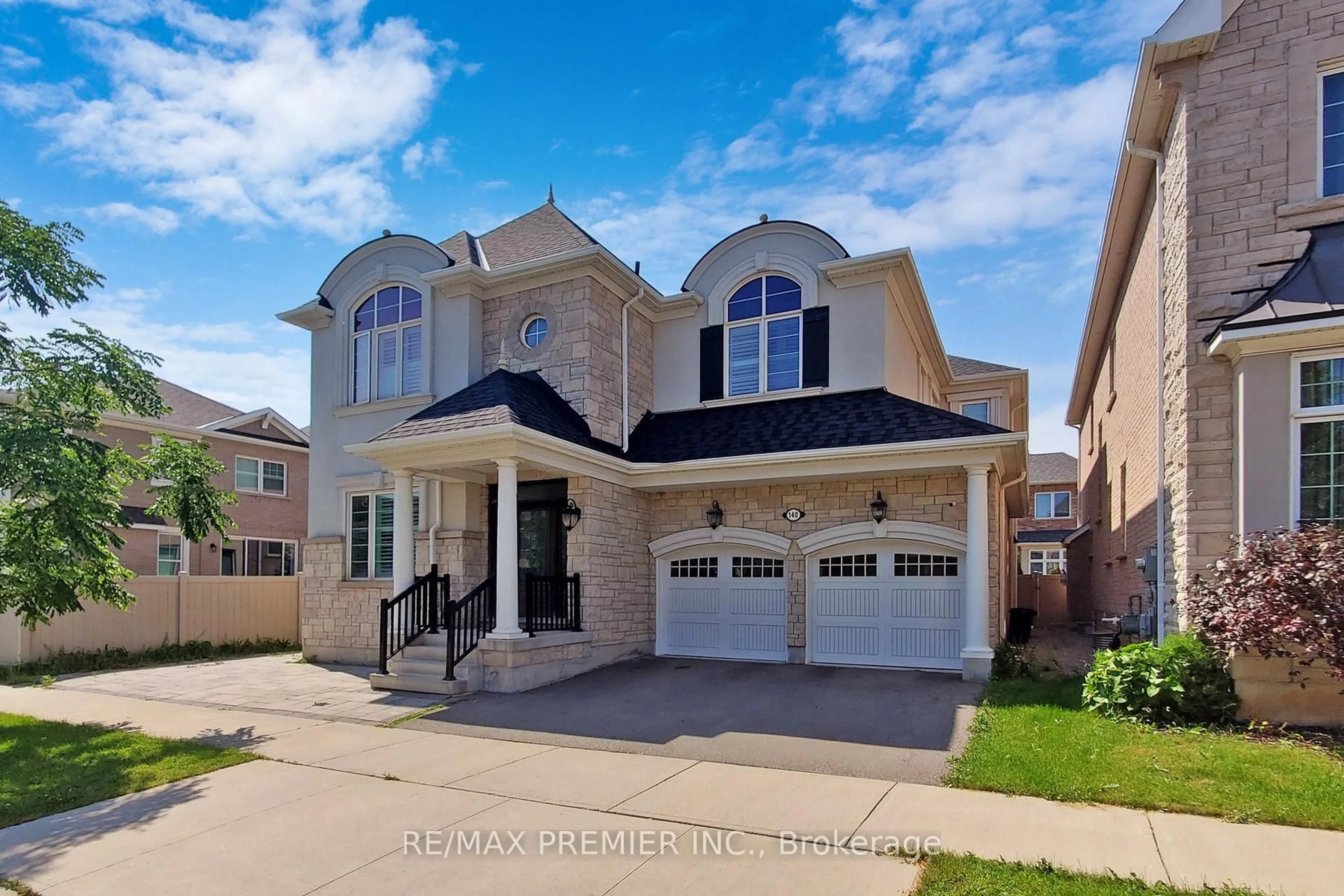 Home with brick exterior material, street for 140 Magnolia Cres, Oakville Ontario L6M 4M1