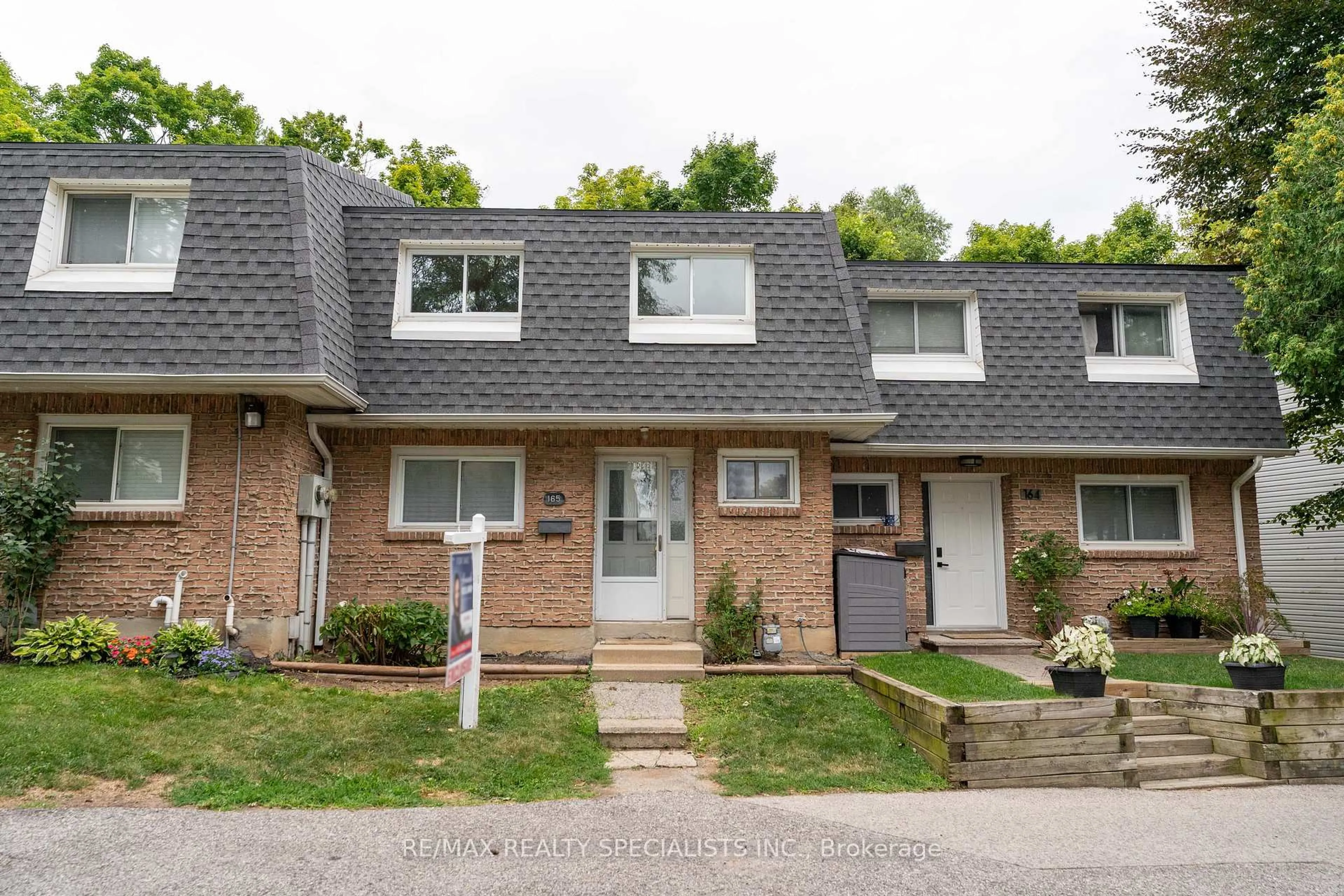 Home with brick exterior material, street for 2050 Upper Middle Rd #165, Burlington Ontario L7P 3R9