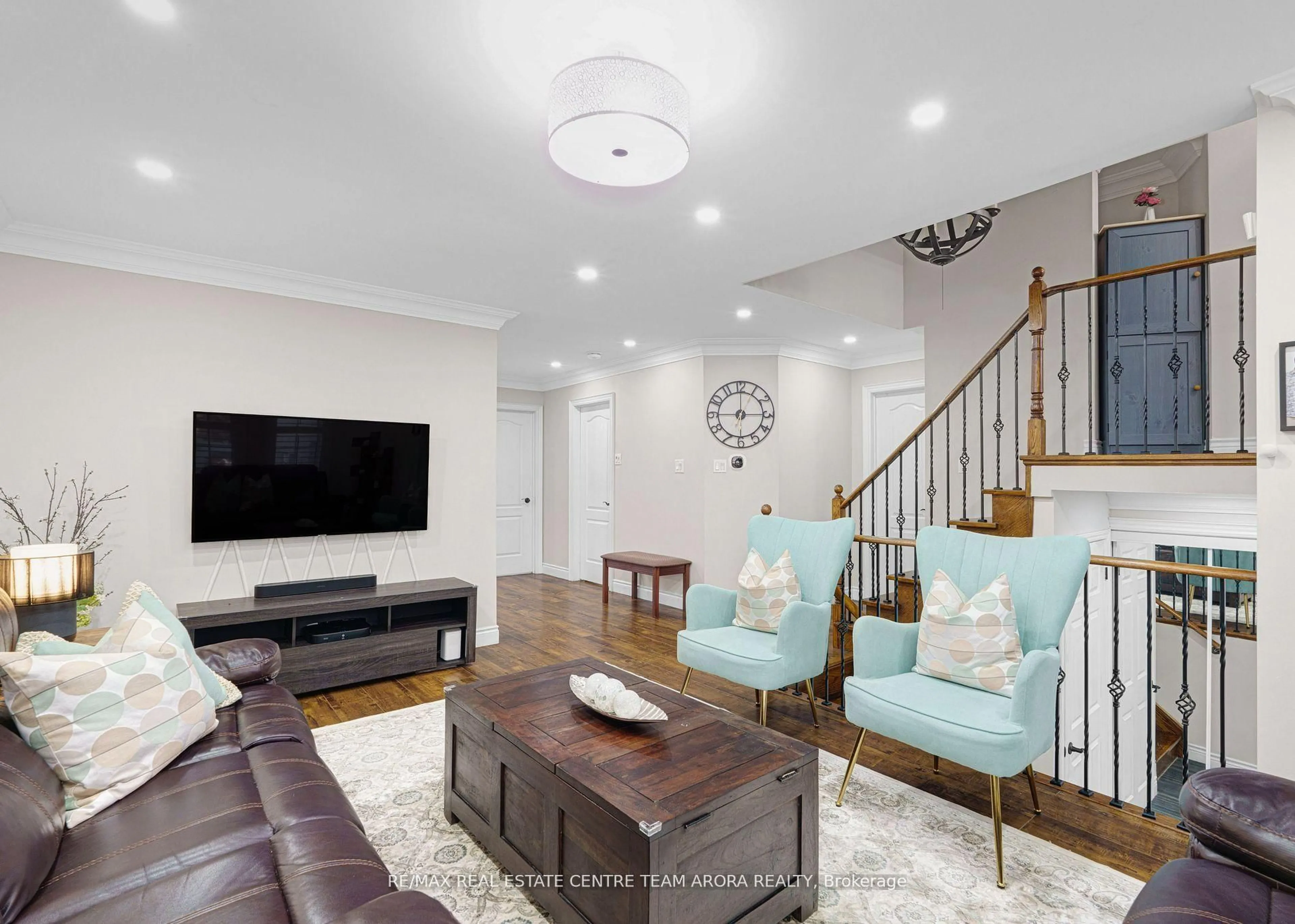 Living room with furniture, unknown for 3 Sweet Briar Lane, Brampton Ontario L6Z 4V3