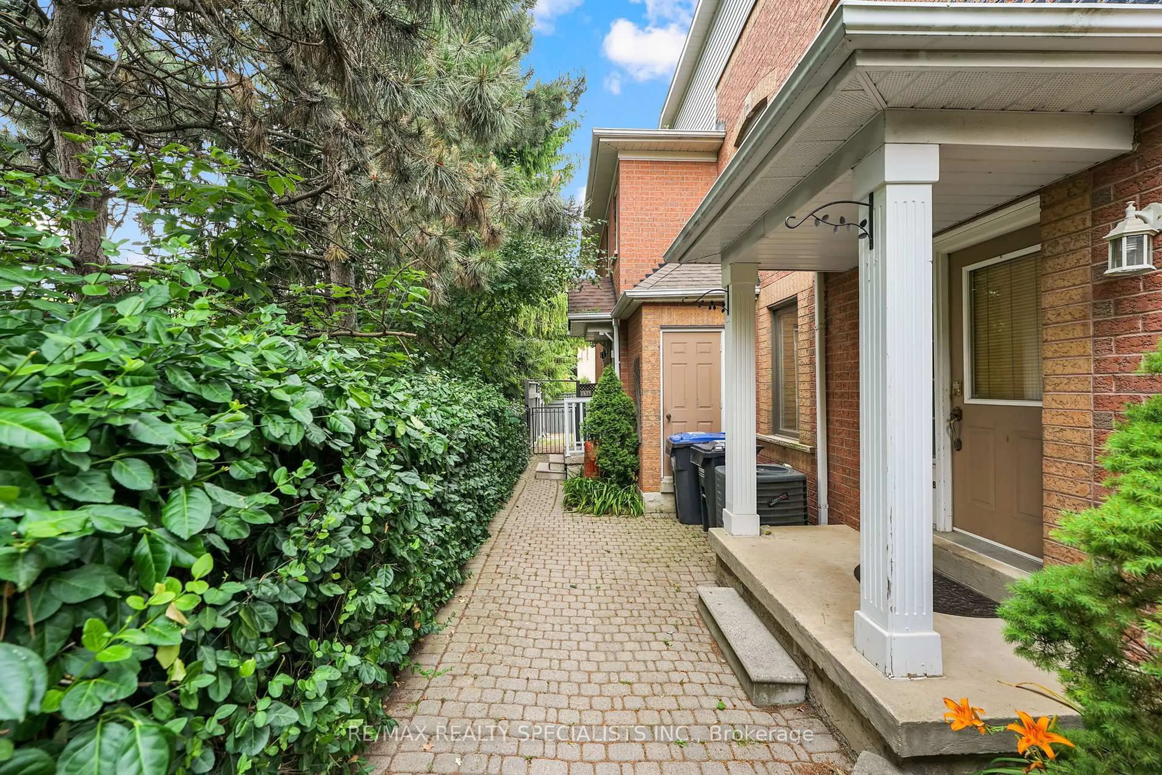 Patio, street for 136 Clover Bloom Rd, Brampton Ontario L6R 1S6