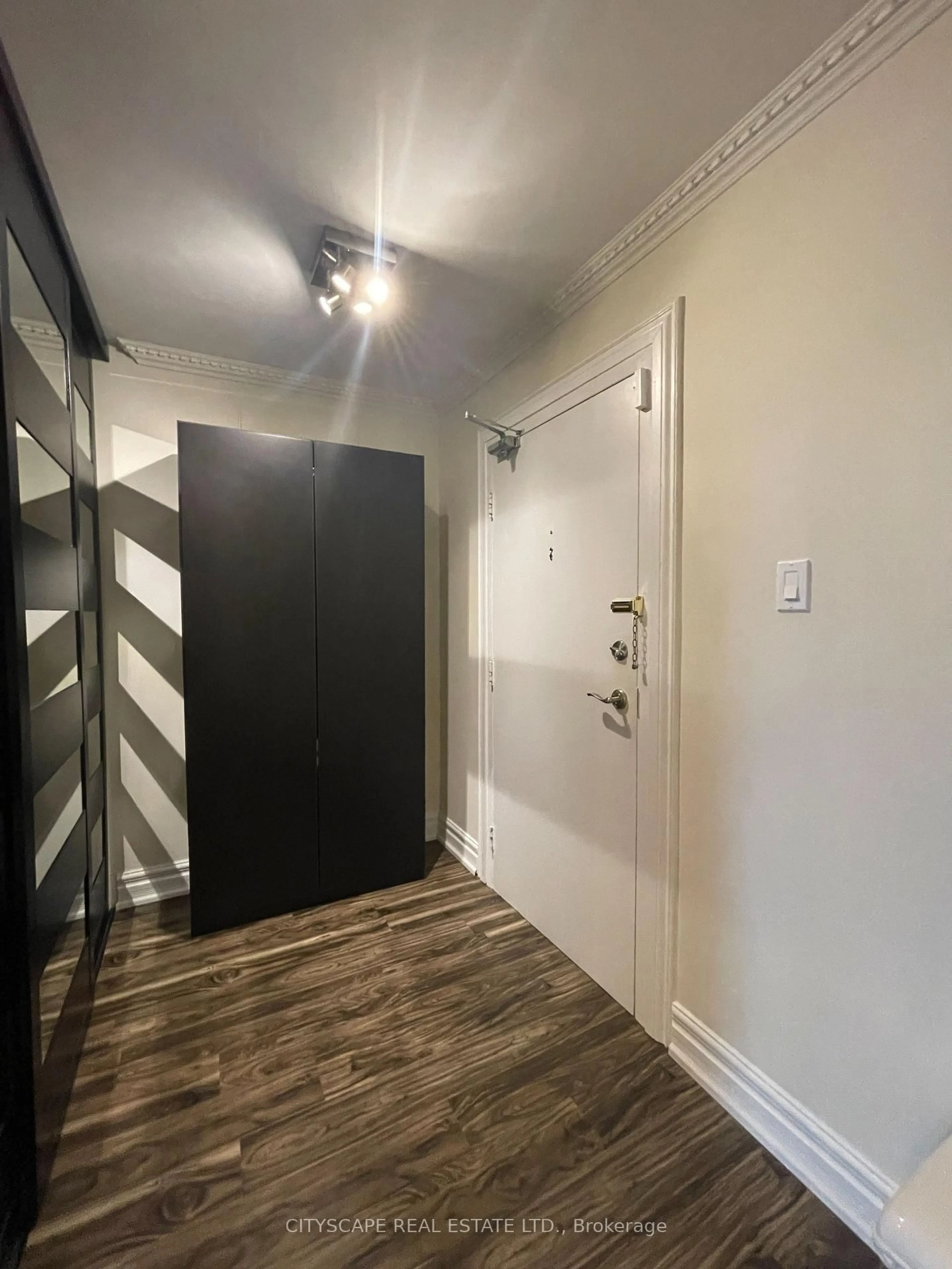 Indoor entryway for 355 Rathburn Rd #704, Mississauga Ontario L4Z 1H4