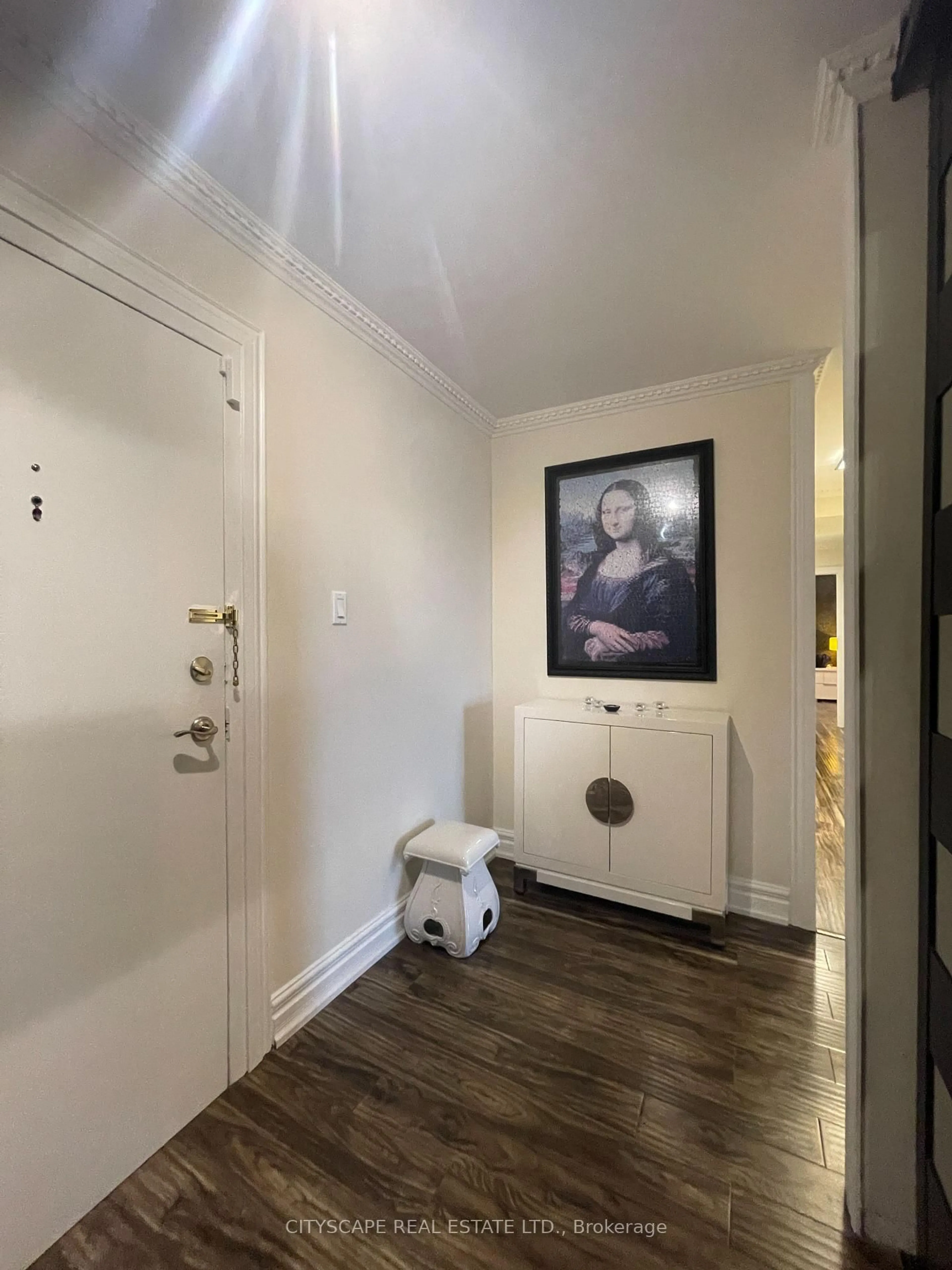 Indoor entryway for 355 Rathburn Rd #704, Mississauga Ontario L4Z 1H4