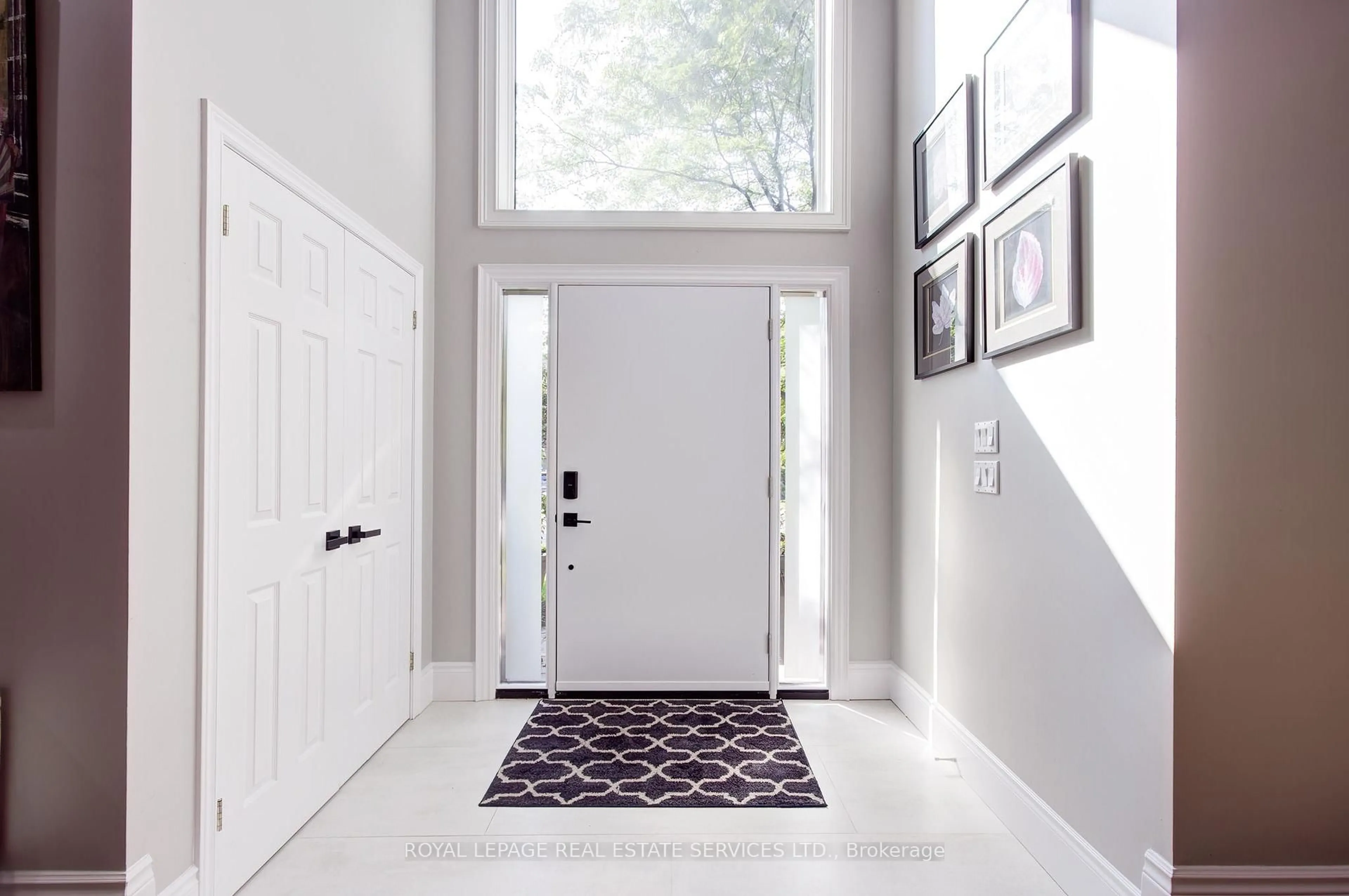 Indoor entryway for 1079 Skyvalley Cres, Oakville Ontario L6M 3L2