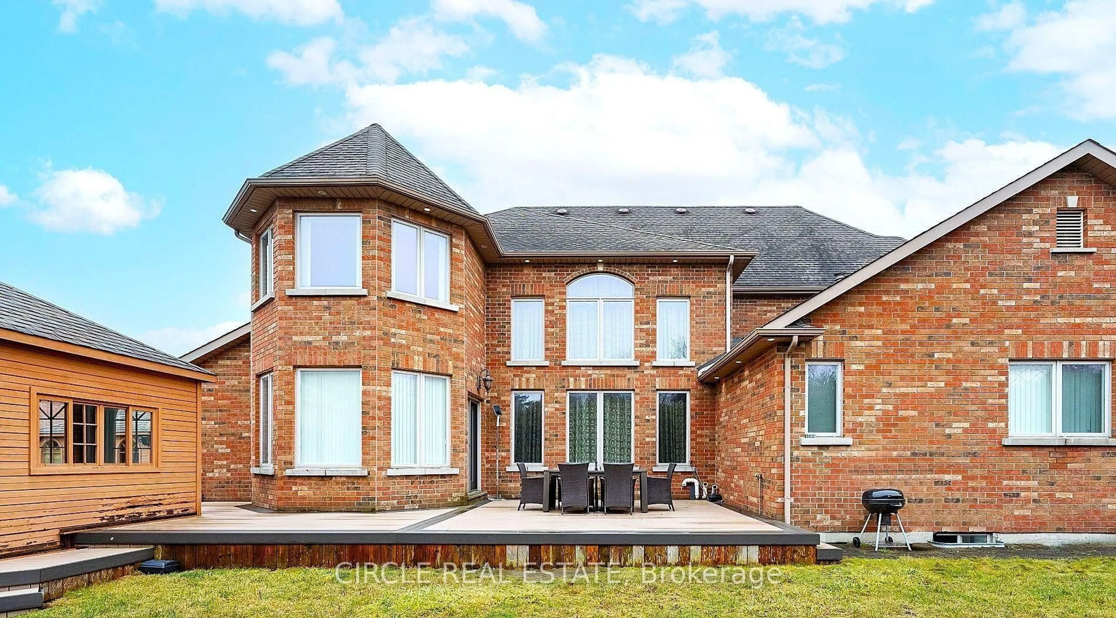 Home with brick exterior material, building for 2489 Olinda Crt, Mississauga Ontario L5C 4P5