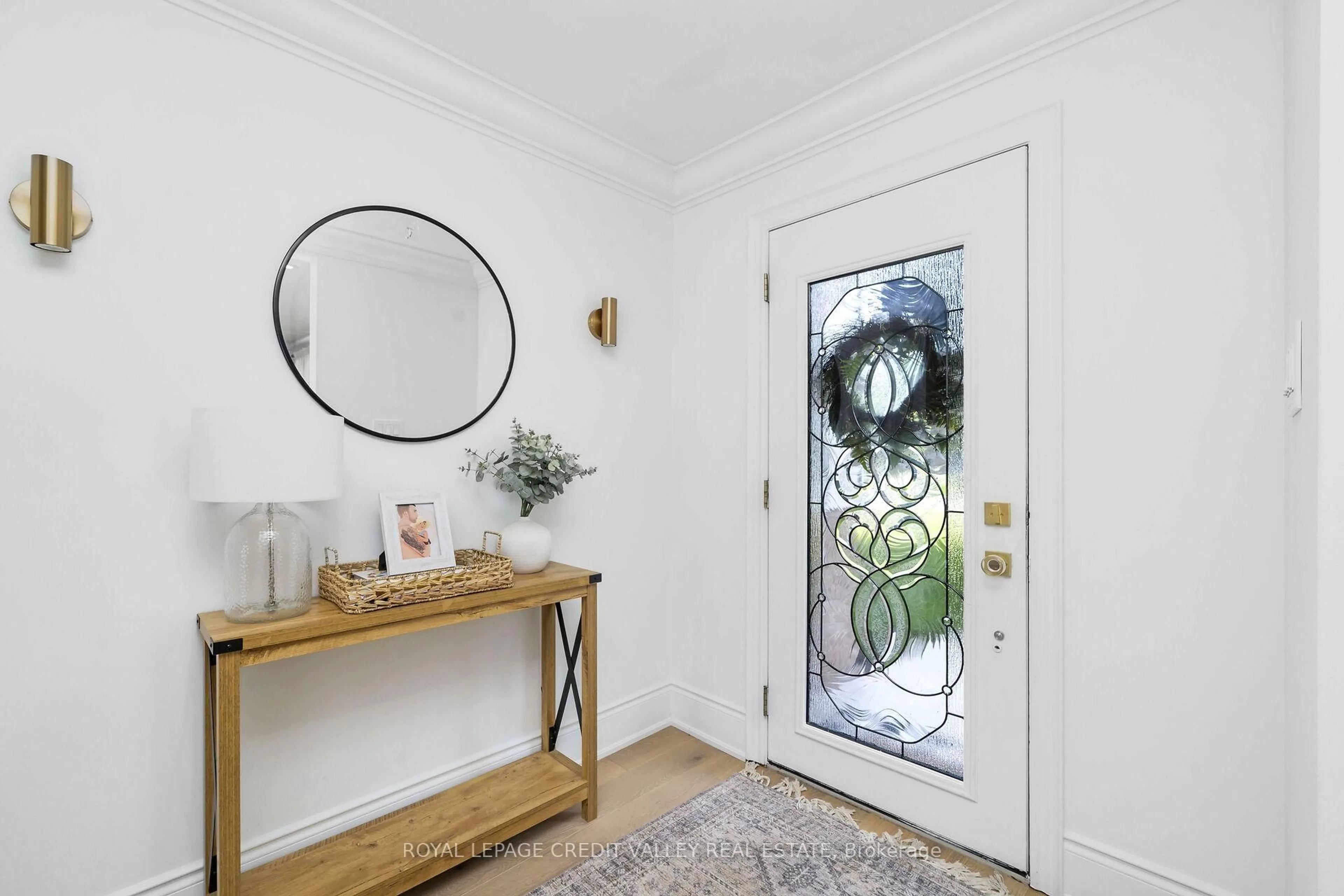 Indoor entryway for 47 Larry St, Caledon Ontario L7C 1K8