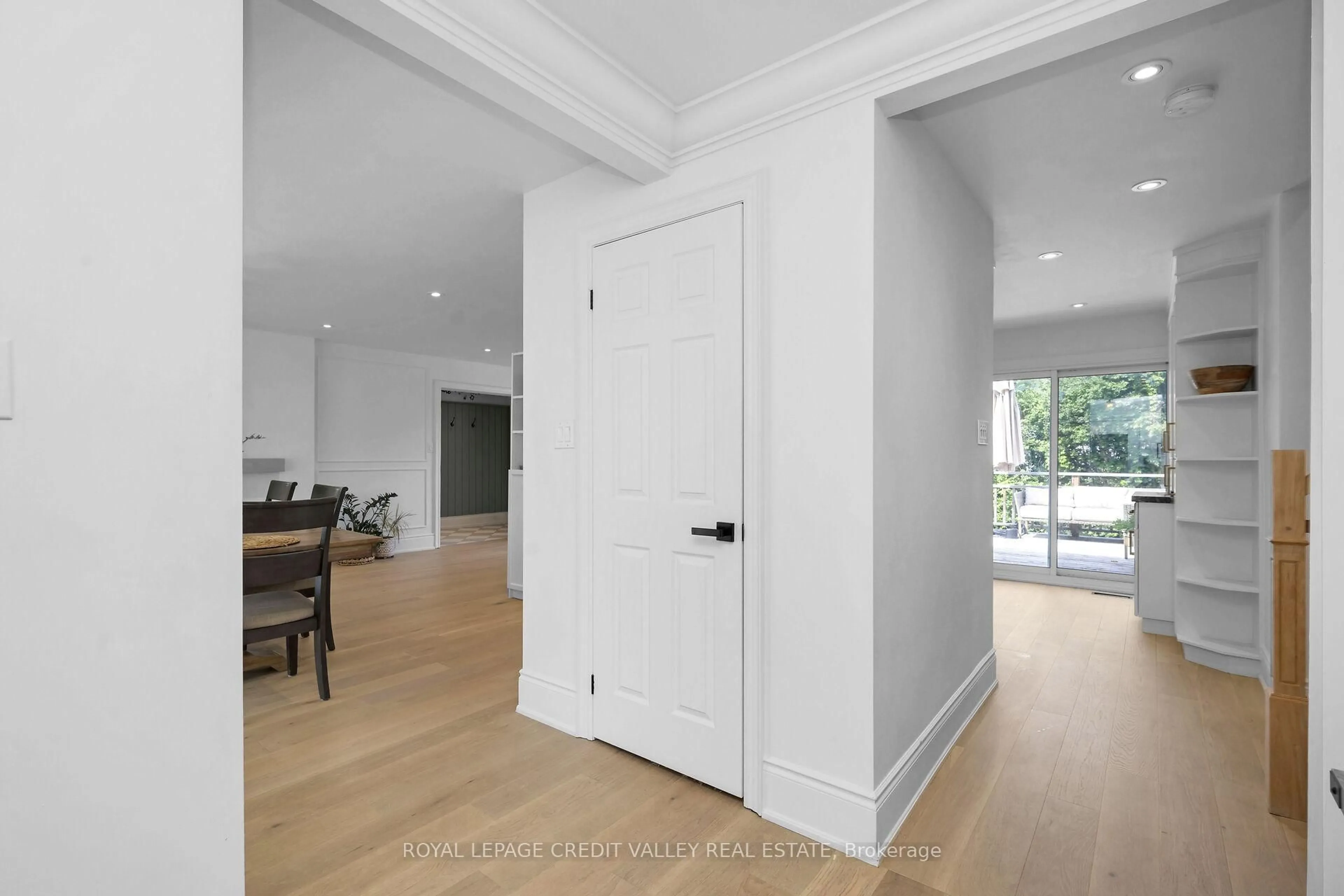 Indoor entryway for 47 Larry St, Caledon Ontario L7C 1K8