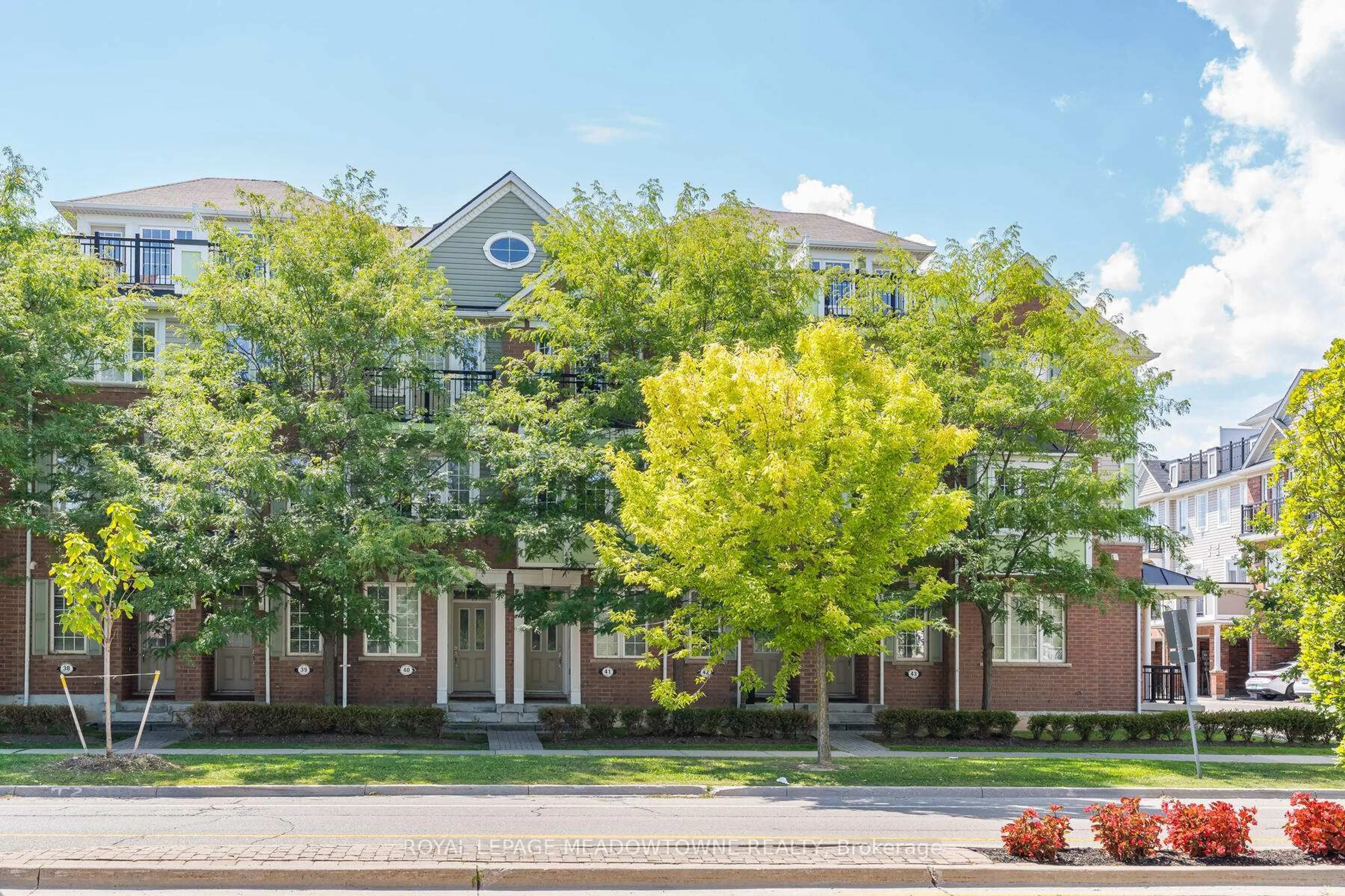 Home with brick exterior material, street for 2614 Dashwood Dr #42, Oakville Ontario L6M 0K5