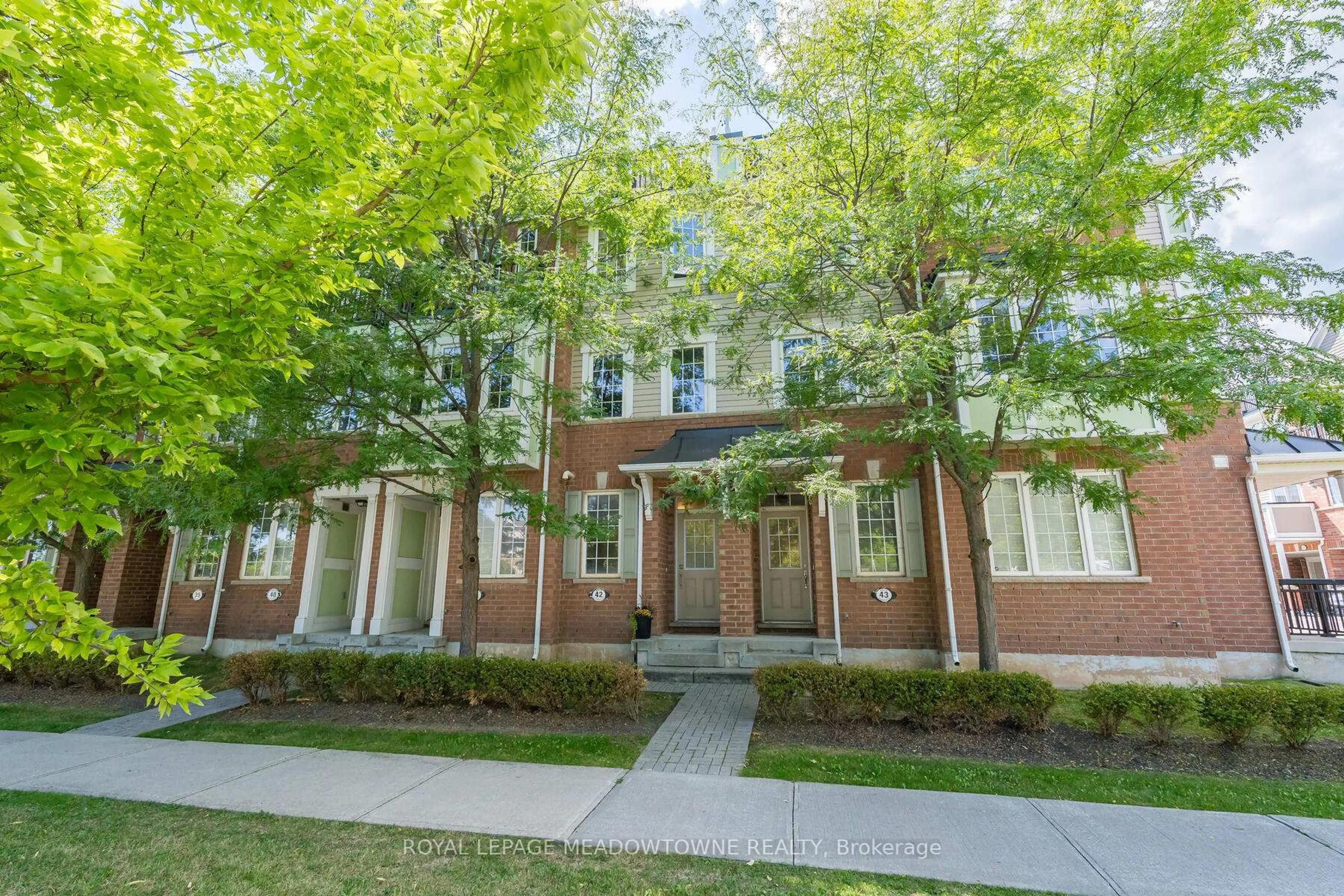 Home with brick exterior material, street for 2614 Dashwood Dr #42, Oakville Ontario L6M 0K5