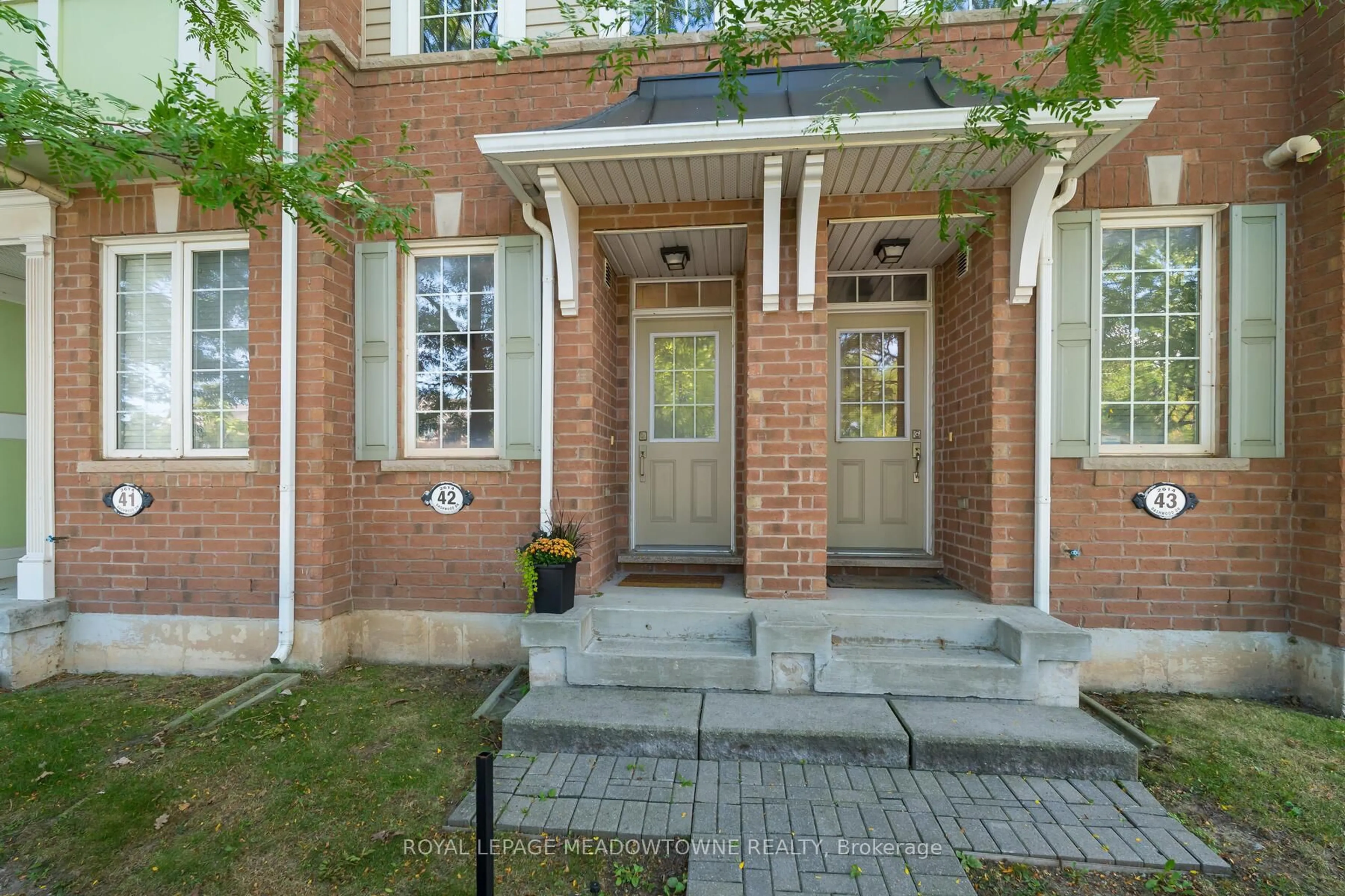 Home with brick exterior material, street for 2614 Dashwood Dr #42, Oakville Ontario L6M 0K5